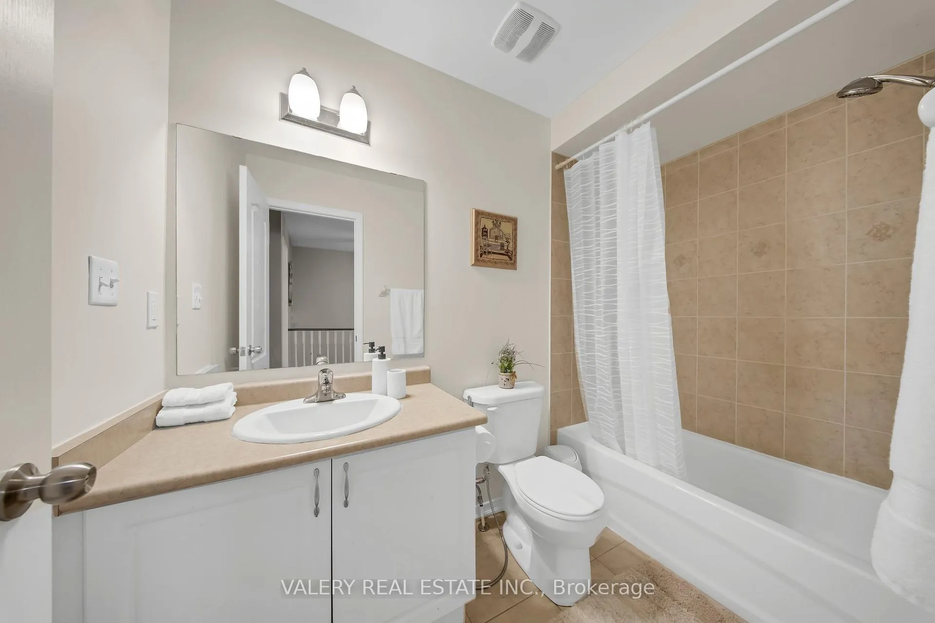 Photo 16 of 2442 Equestrian Crescent, Oshawa, Windfields — HOMEH