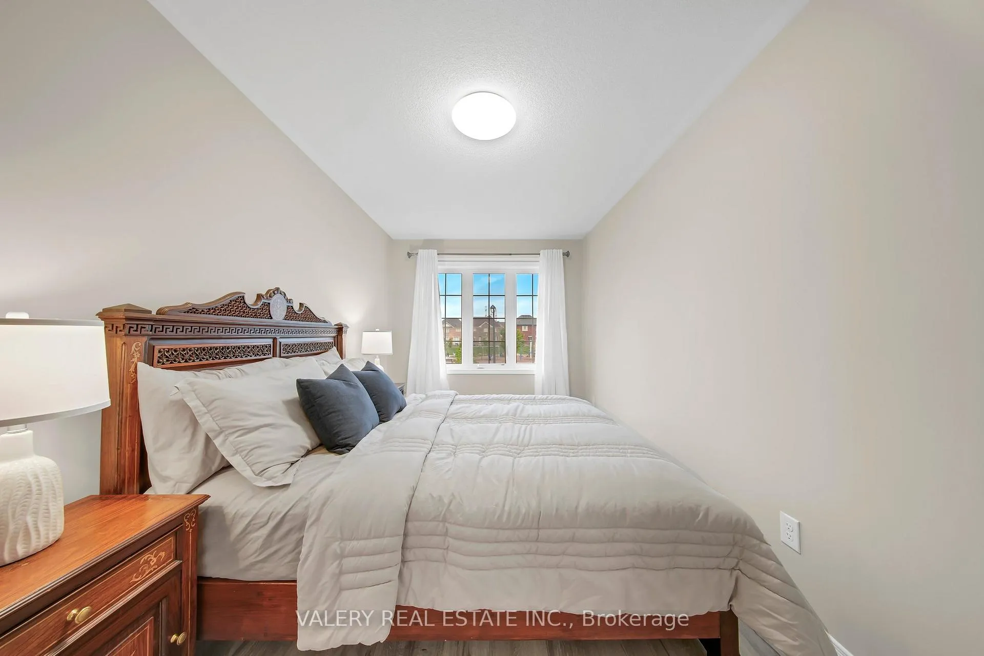 Photo 17 of 2442 Equestrian Crescent, Oshawa, Windfields — HOMEH