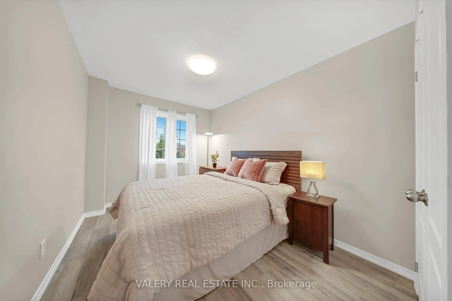 Photo 19 of 2442 Equestrian Crescent, Oshawa, Windfields — HOMEH