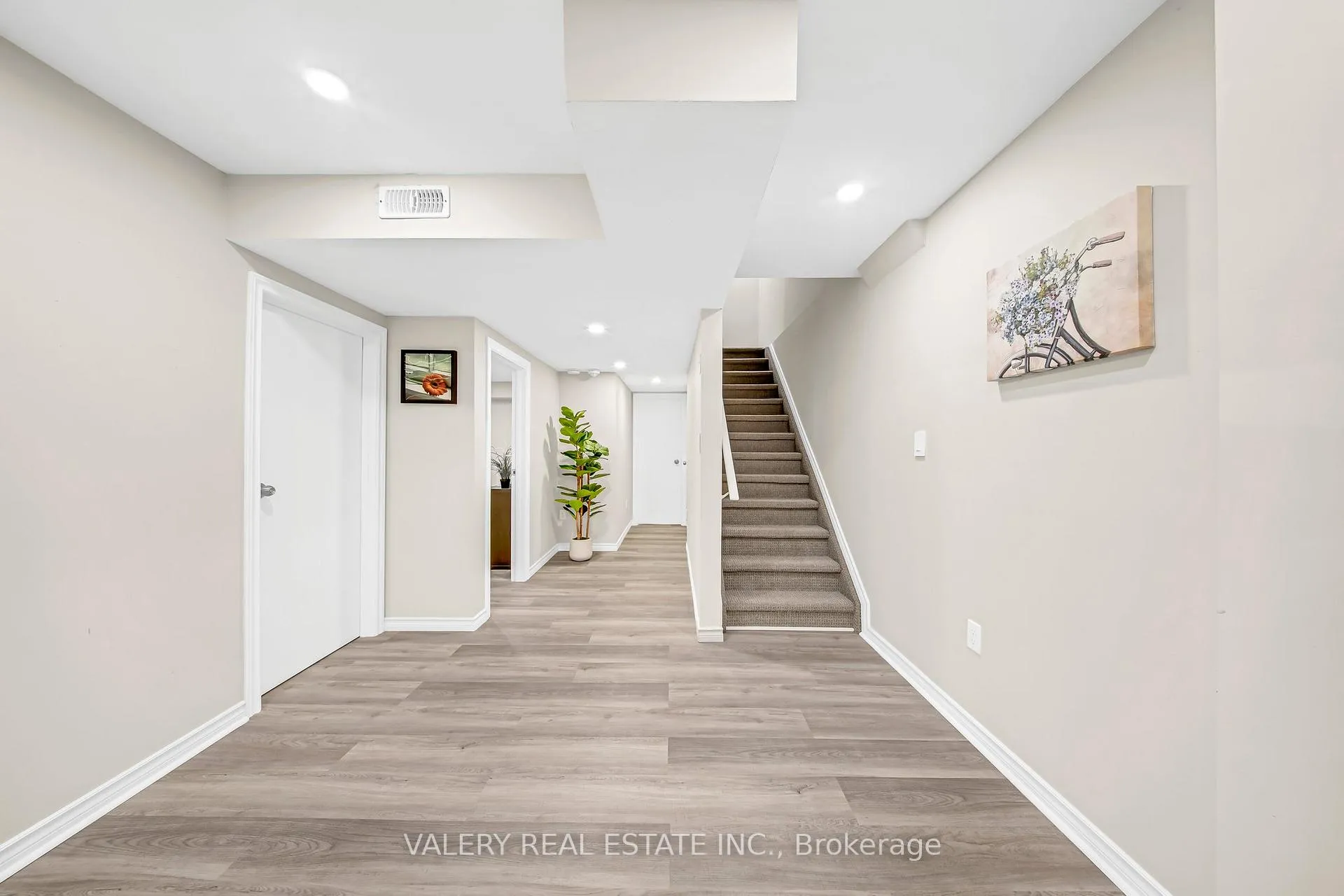 Photo 26 of 2442 Equestrian Crescent, Oshawa, Windfields — HOMEH