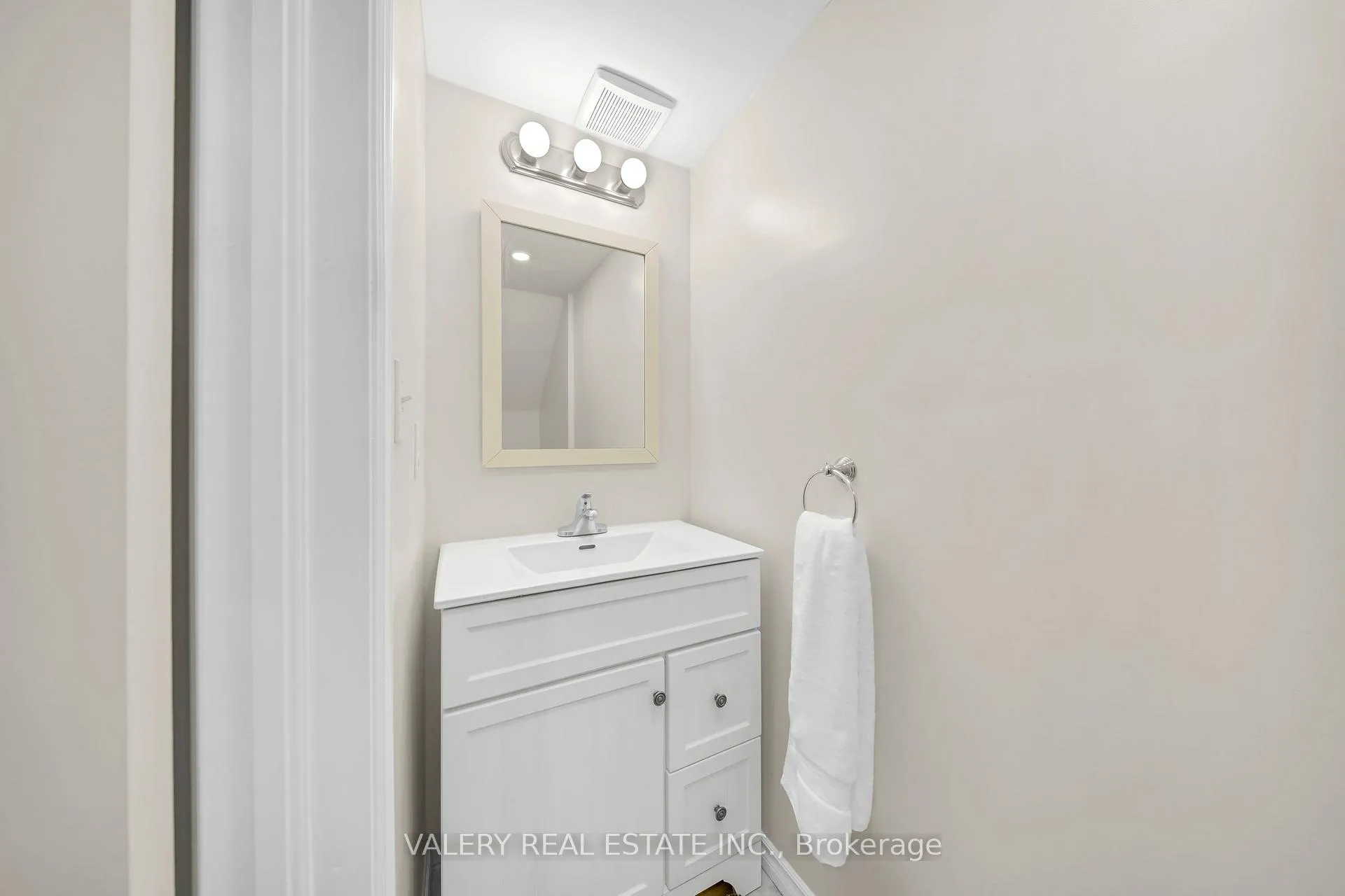 Photo 30 of 2442 Equestrian Crescent, Oshawa, Windfields — HOMEH