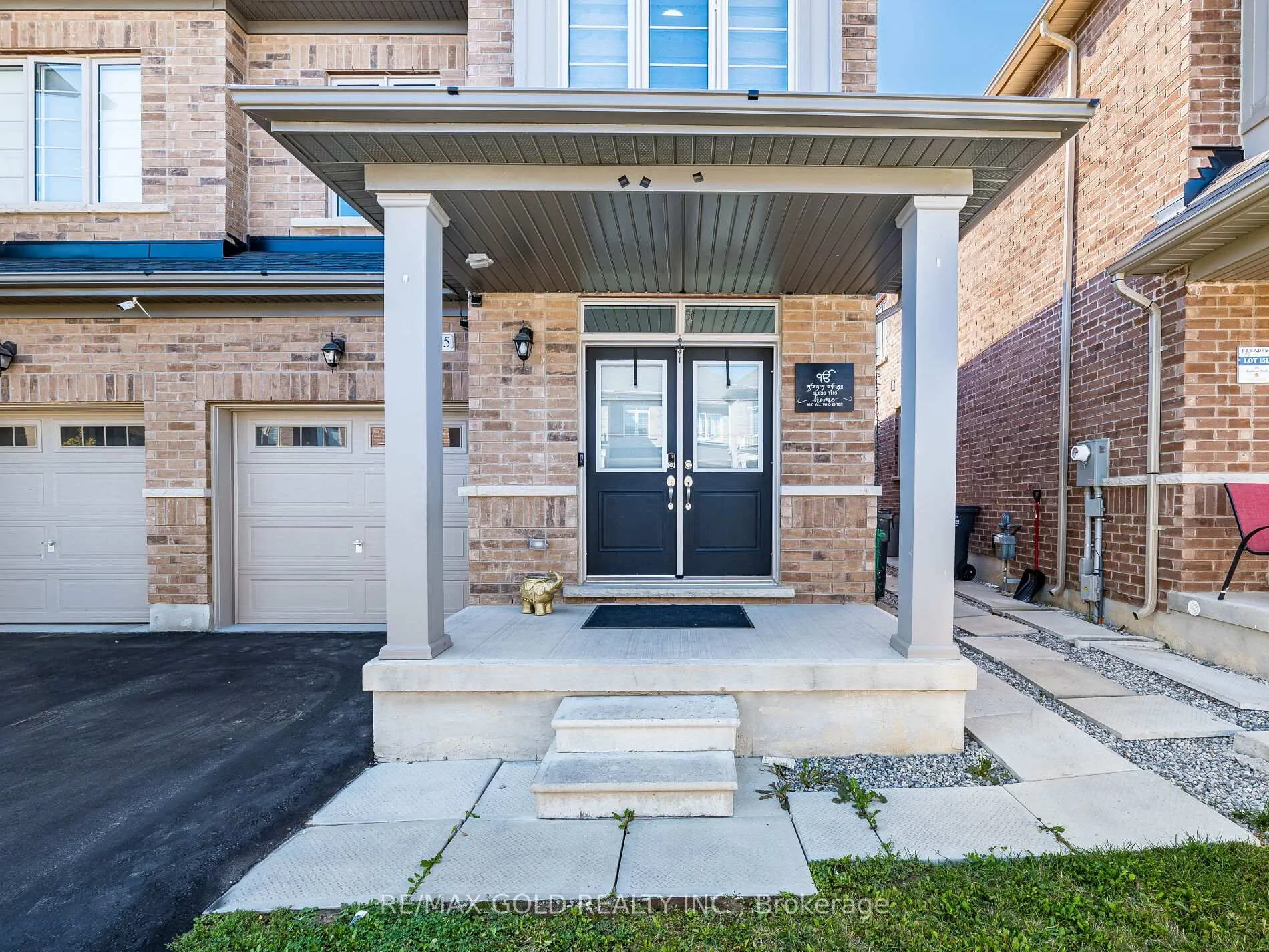 Photo 3 of 105 Boathouse Road, Brampton, Northwest Brampton — HOMEH