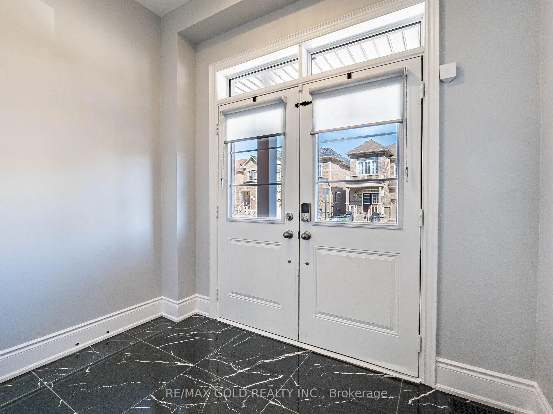 Photo 5 of 105 Boathouse Road, Brampton, Northwest Brampton — HOMEH
