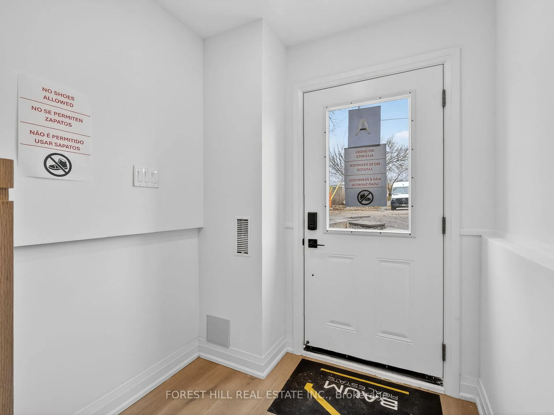 Photo 4 of Unit B, 5 Hopperton Drive, North York, St. Andrew-Windfields — HOMEH