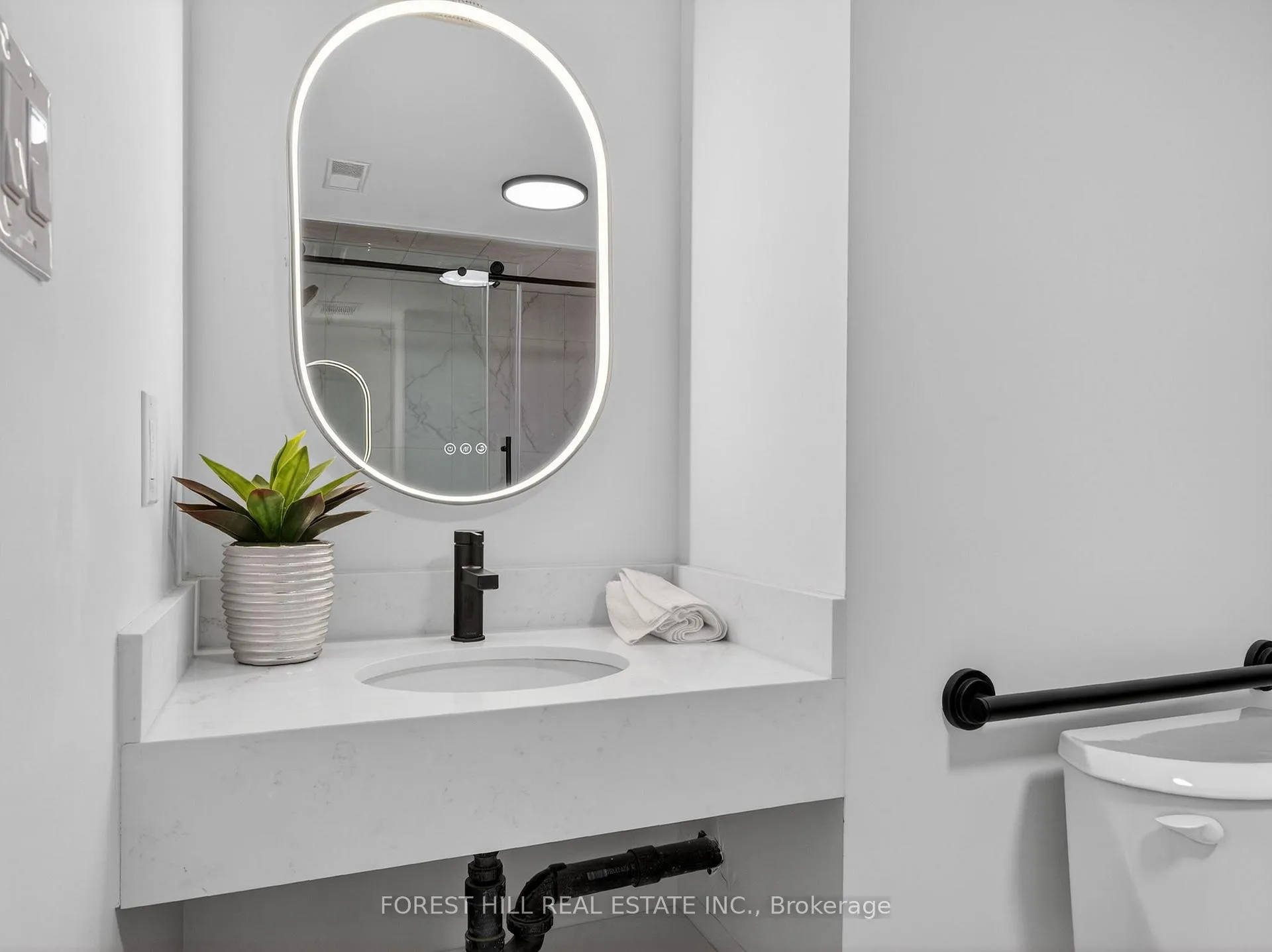 Photo 9 of Unit B, 5 Hopperton Drive, North York, St. Andrew-Windfields — HOMEH