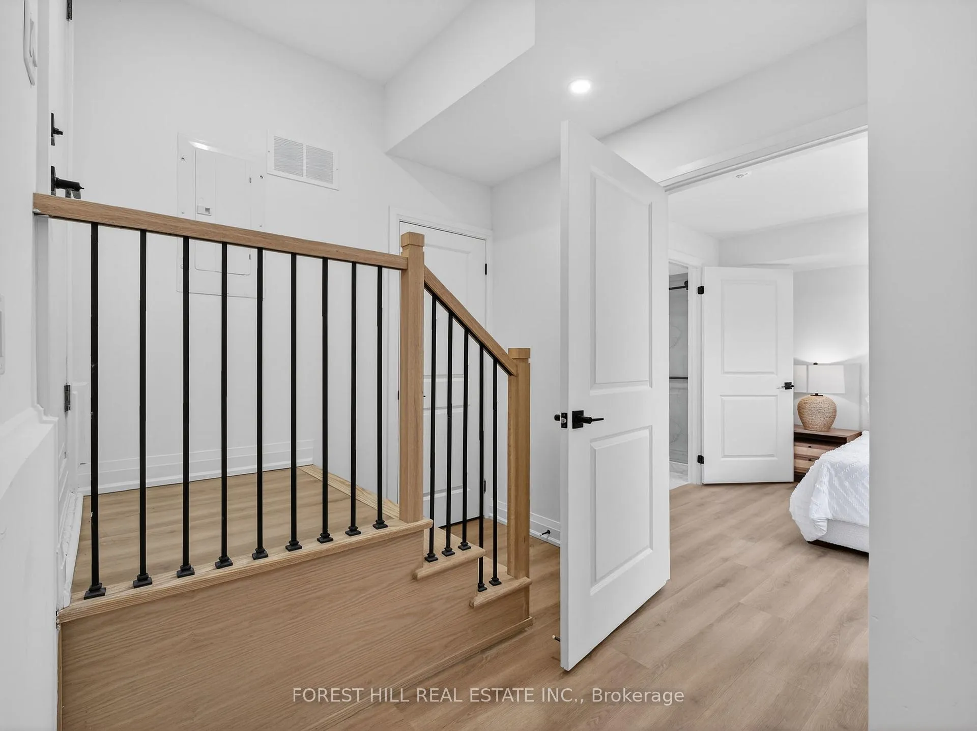 Photo 11 of Unit B, 5 Hopperton Drive, North York, St. Andrew-Windfields — HOMEH