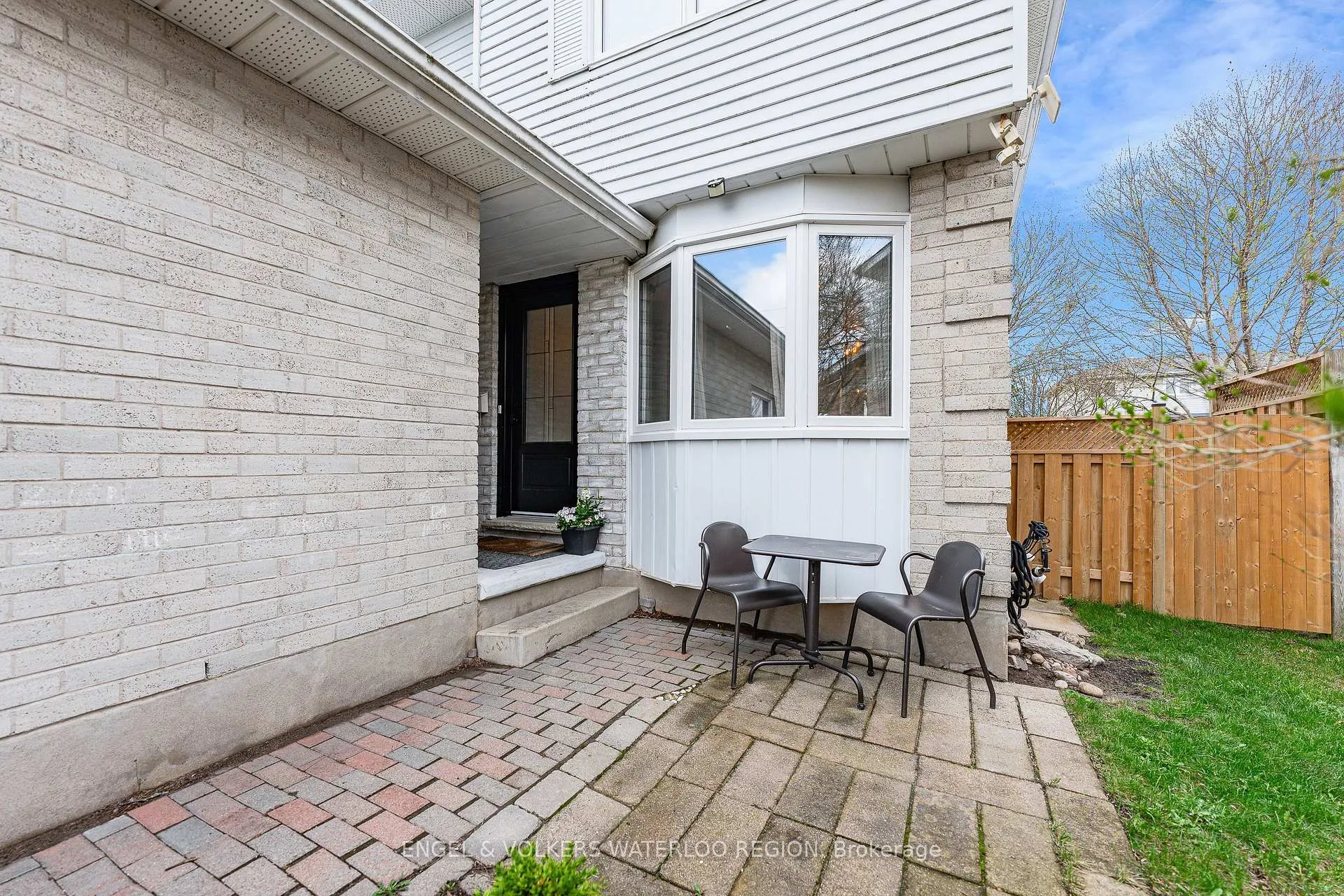 Photo 3 of 25 Oak Avenue, Waterloo — HOMEH