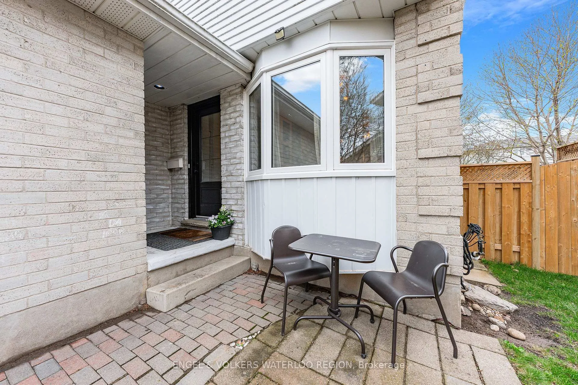 Photo 5 of 25 Oak Avenue, Waterloo — HOMEH