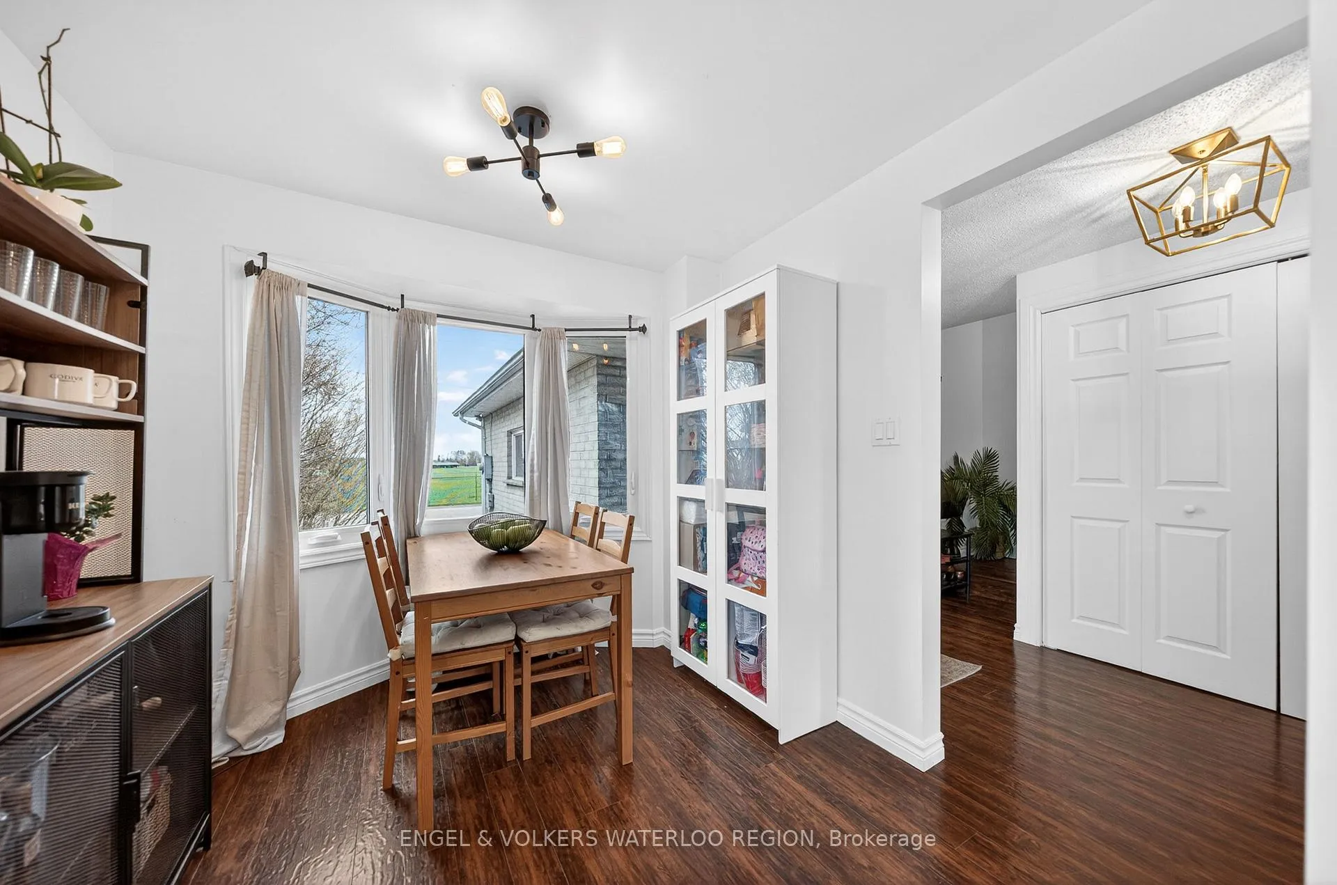 Photo 10 of 25 Oak Avenue, Waterloo — HOMEH