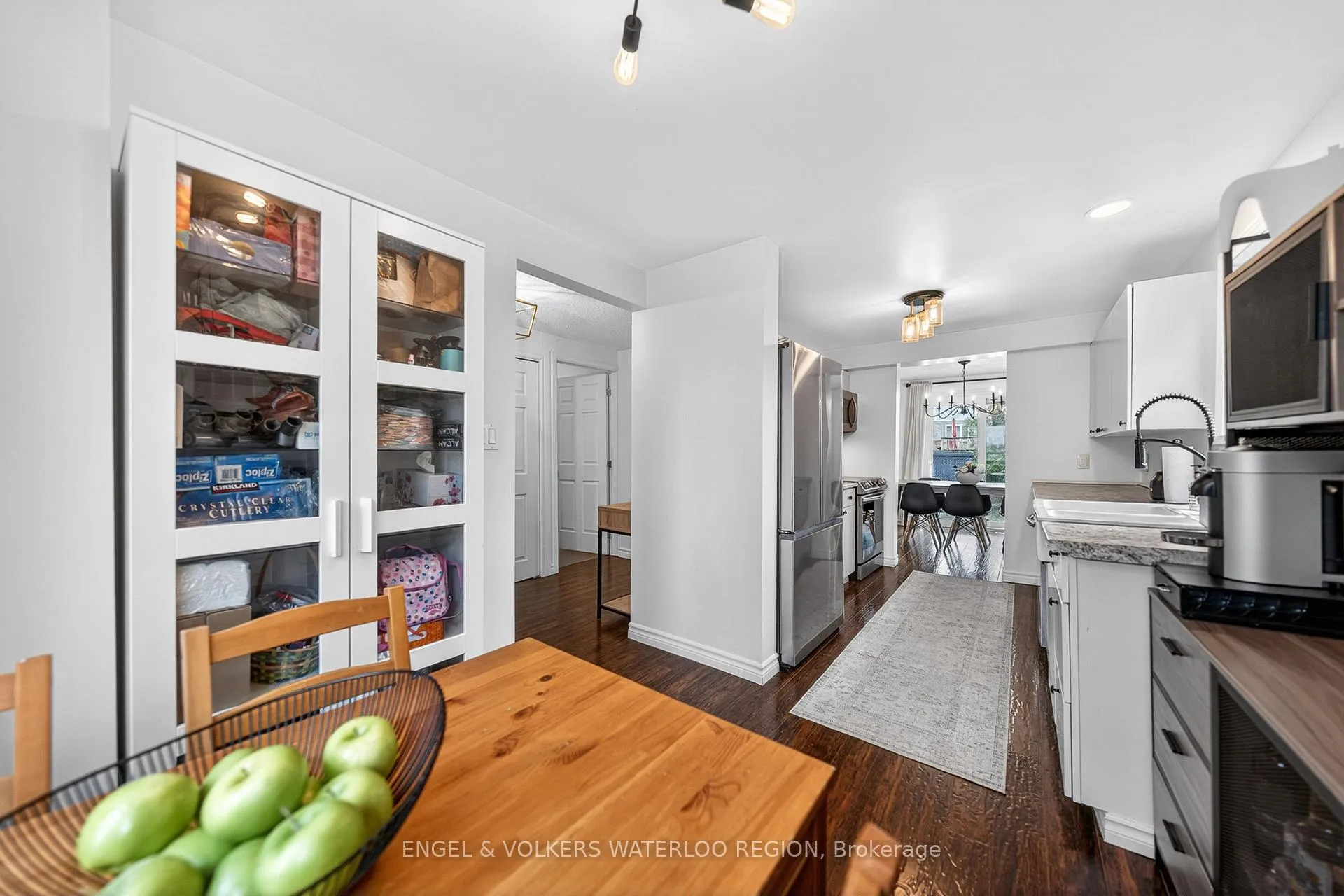 Photo 11 of 25 Oak Avenue, Waterloo — HOMEH