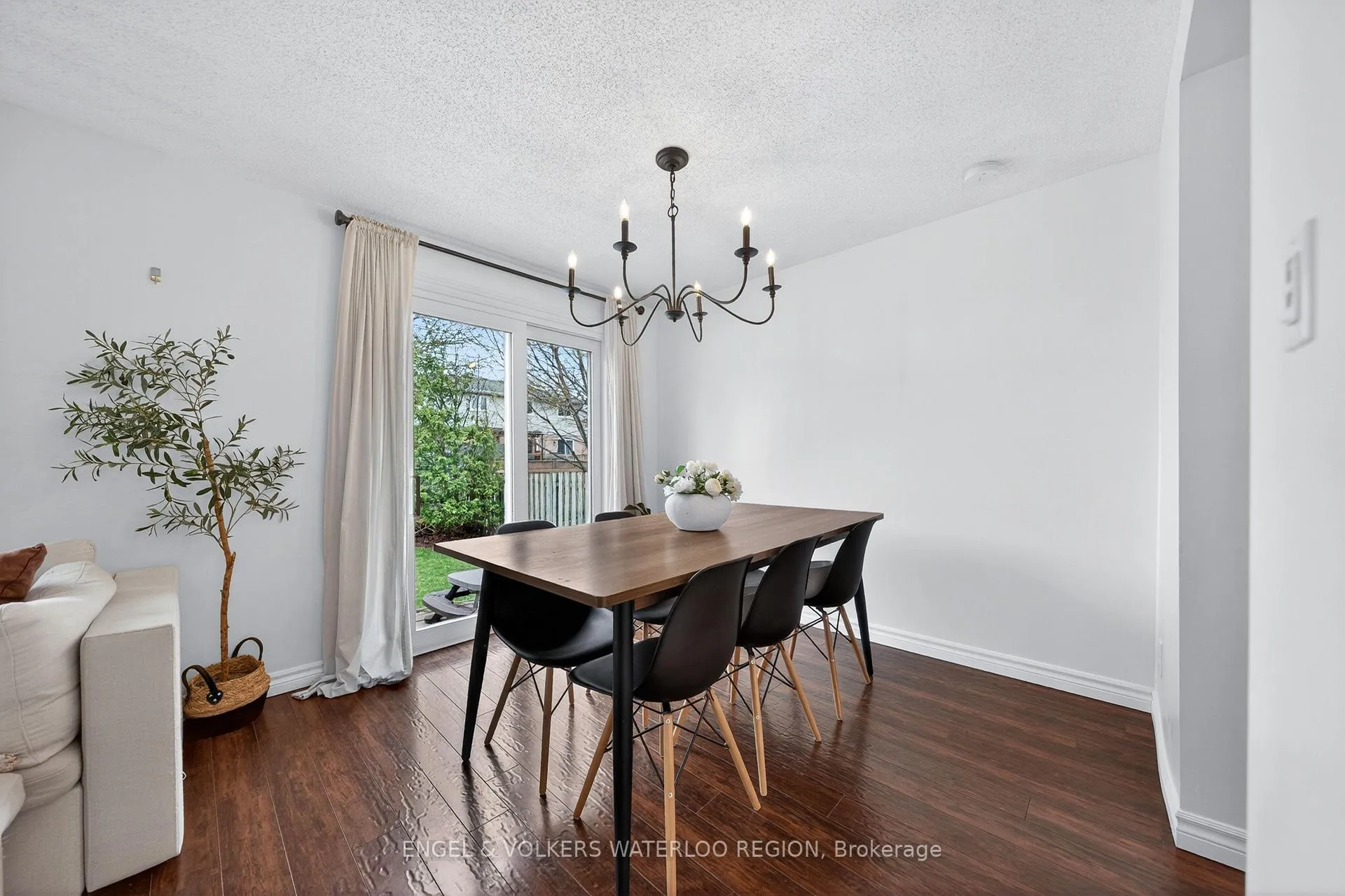 Photo 19 of 25 Oak Avenue, Waterloo — HOMEH