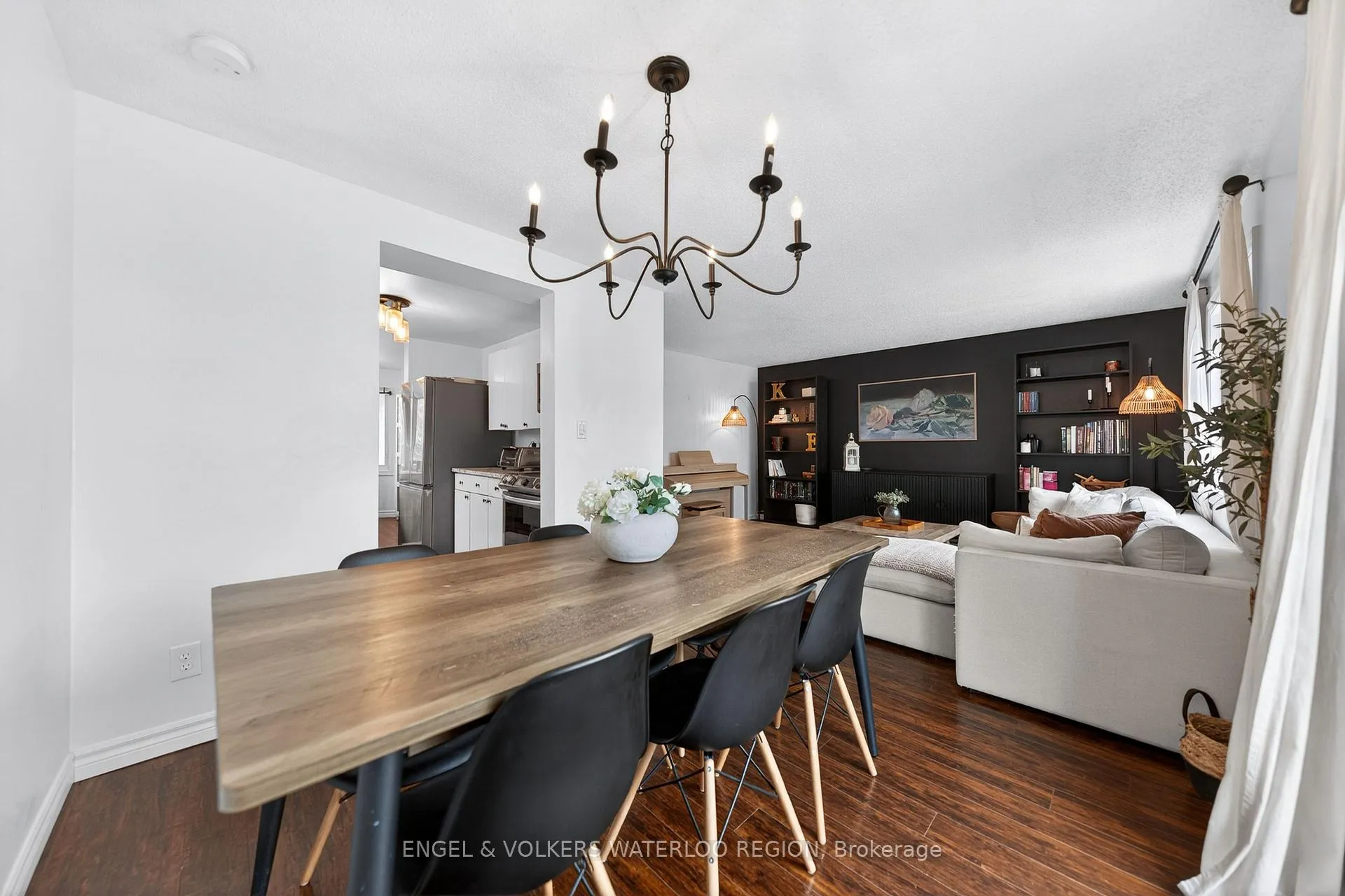 Photo 21 of 25 Oak Avenue, Waterloo — HOMEH