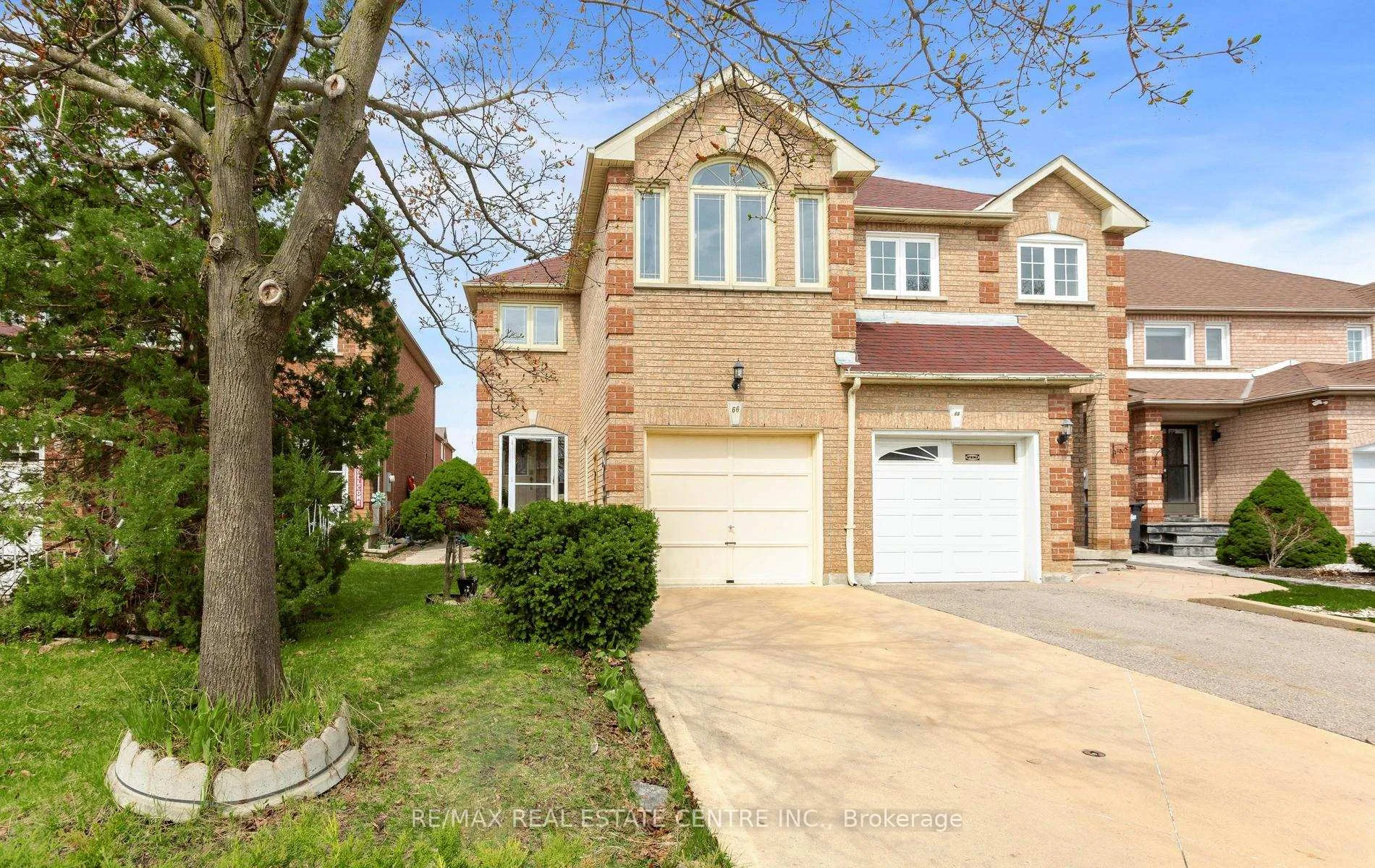 Photo 2 of 66 Herkes Drive, Brampton, Fletcher's West — HOMEH