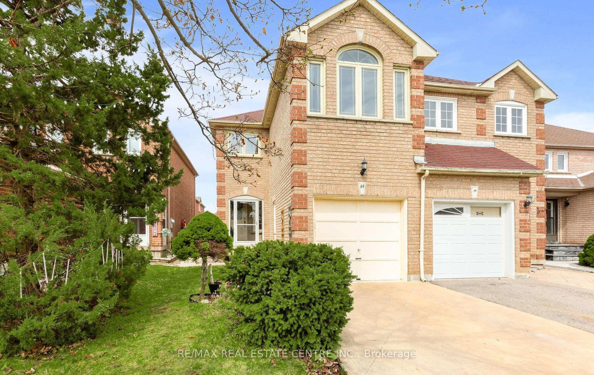 Photo 3 of 66 Herkes Drive, Brampton, Fletcher's West — HOMEH