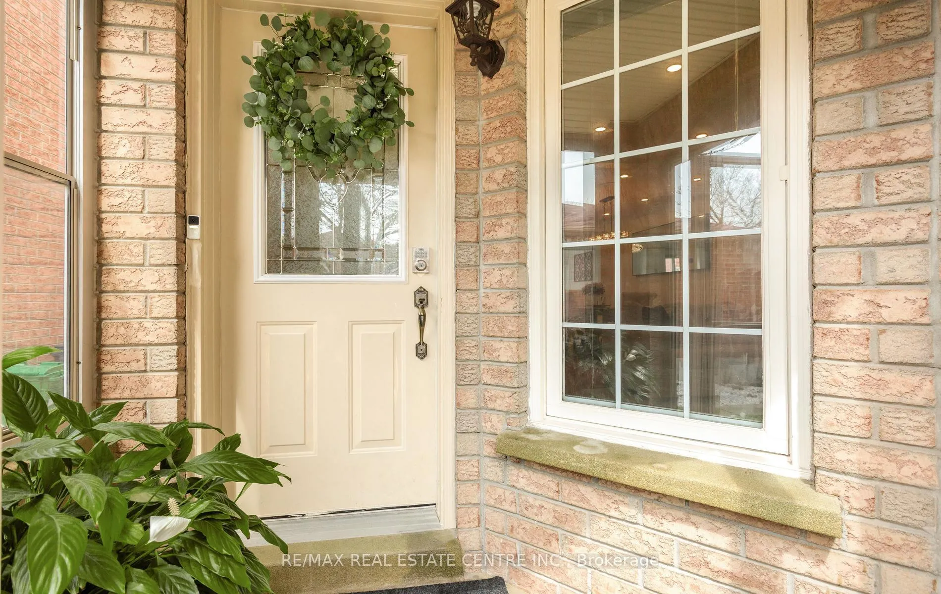 Photo 5 of 66 Herkes Drive, Brampton, Fletcher's West — HOMEH