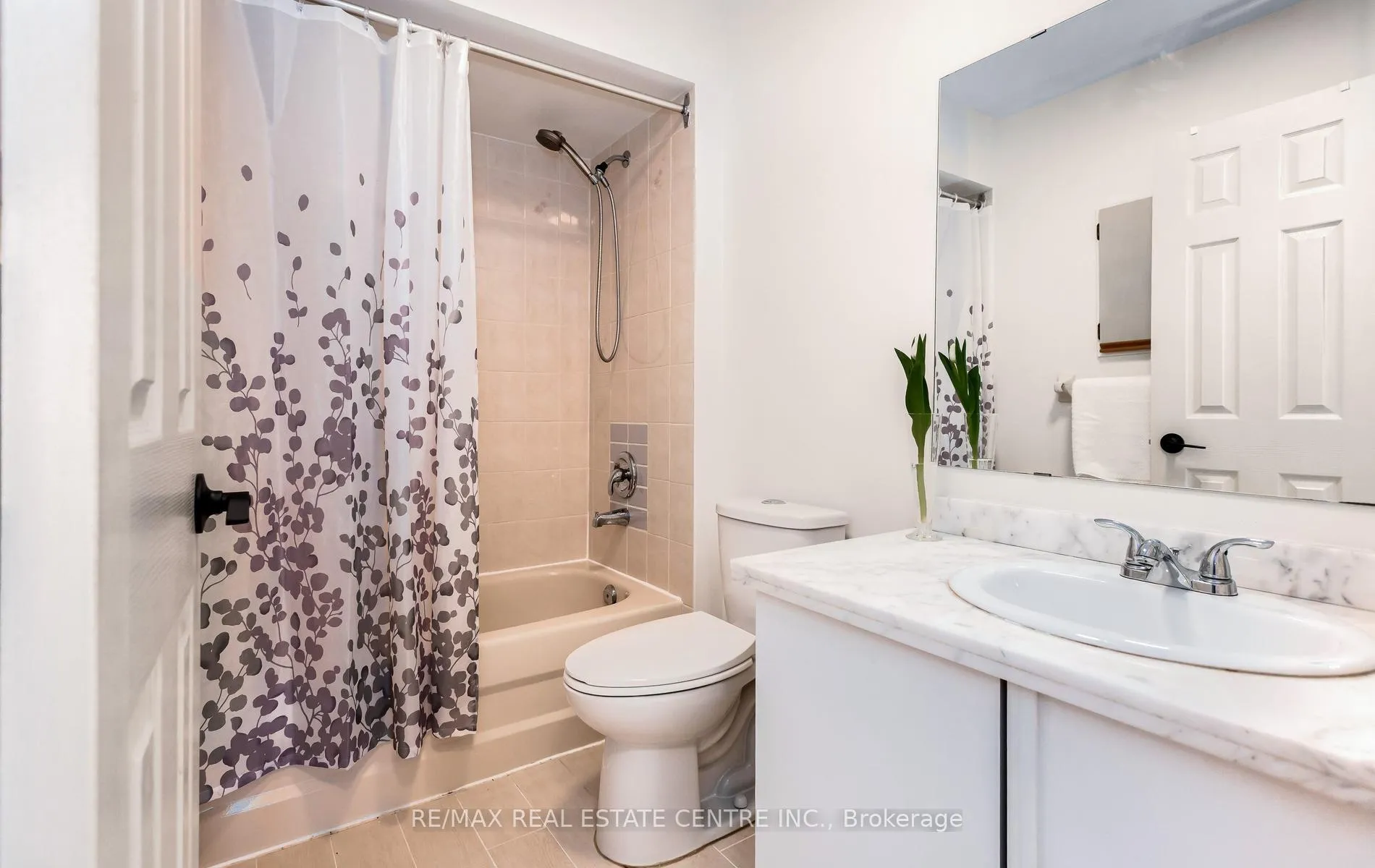 Photo 32 of 66 Herkes Drive, Brampton, Fletcher's West — HOMEH