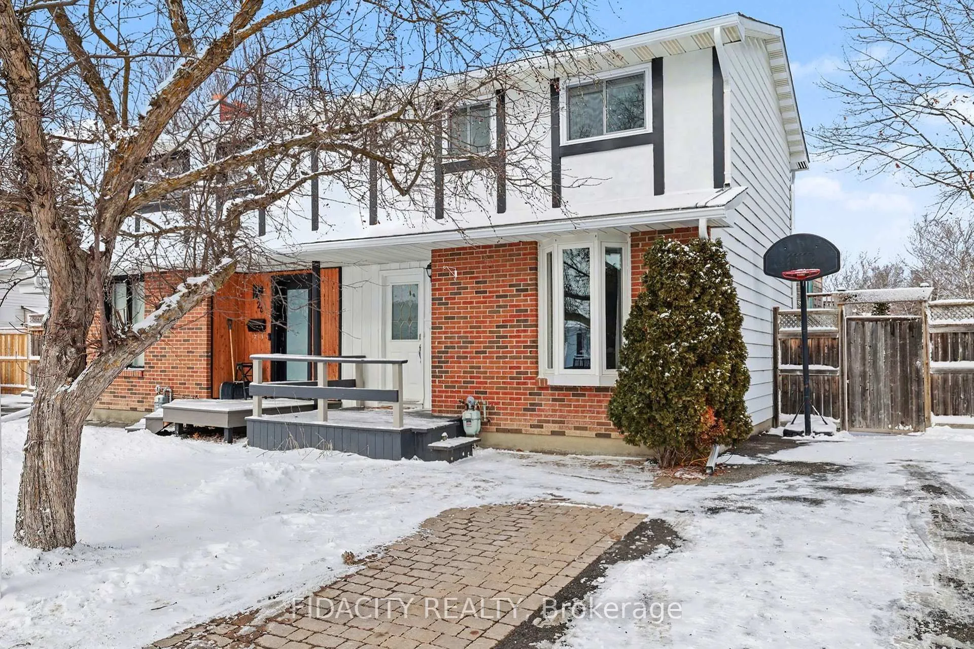 Photo 2 of 28 Glamorgan Drive, Ottawa, Kanata - Glencairn/Hazeldean — HOMEH