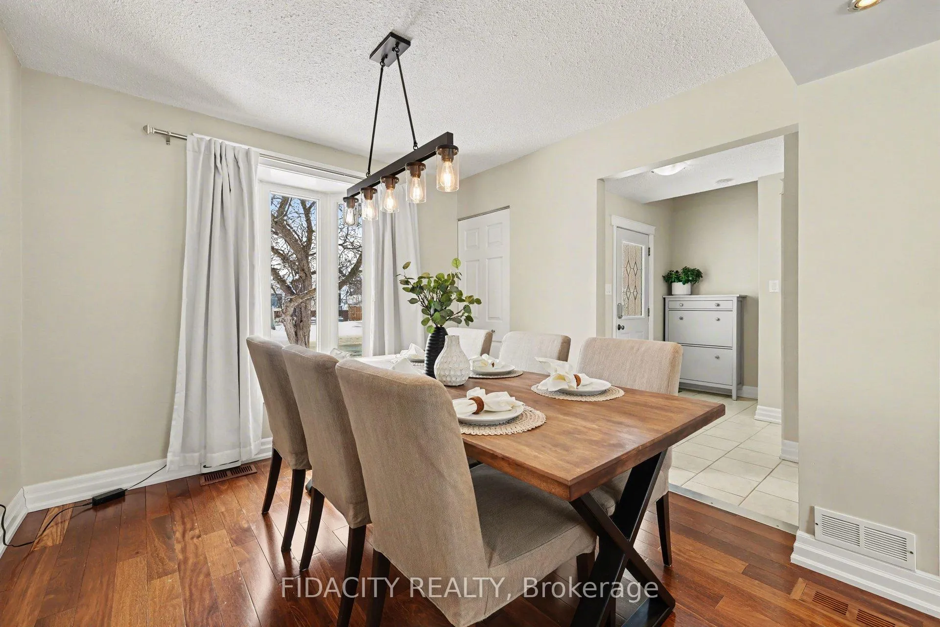 Photo 3 of 28 Glamorgan Drive, Ottawa, Kanata - Glencairn/Hazeldean — HOMEH