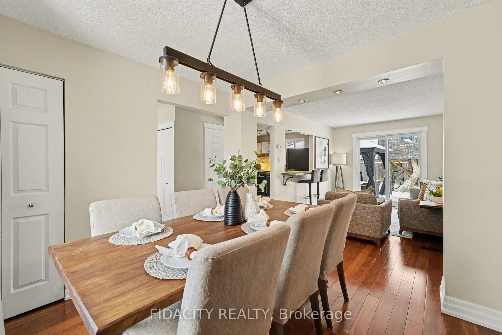 Photo 5 of 28 Glamorgan Drive, Ottawa, Kanata - Glencairn/Hazeldean — HOMEH