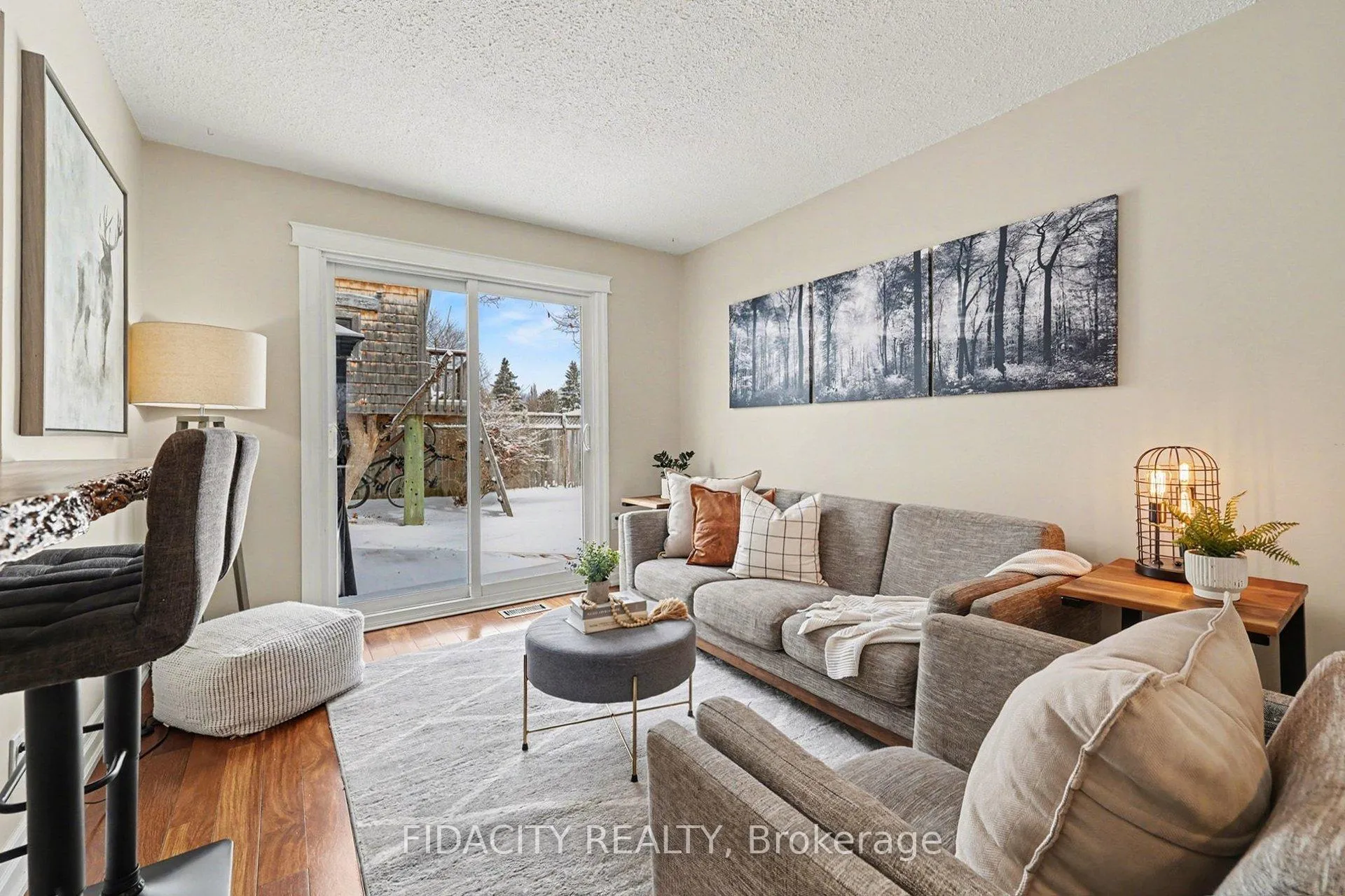 Photo 6 of 28 Glamorgan Drive, Ottawa, Kanata - Glencairn/Hazeldean — HOMEH