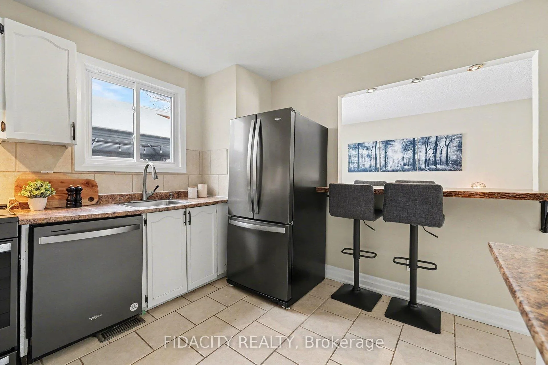 Photo 11 of 28 Glamorgan Drive, Ottawa, Kanata - Glencairn/Hazeldean — HOMEH