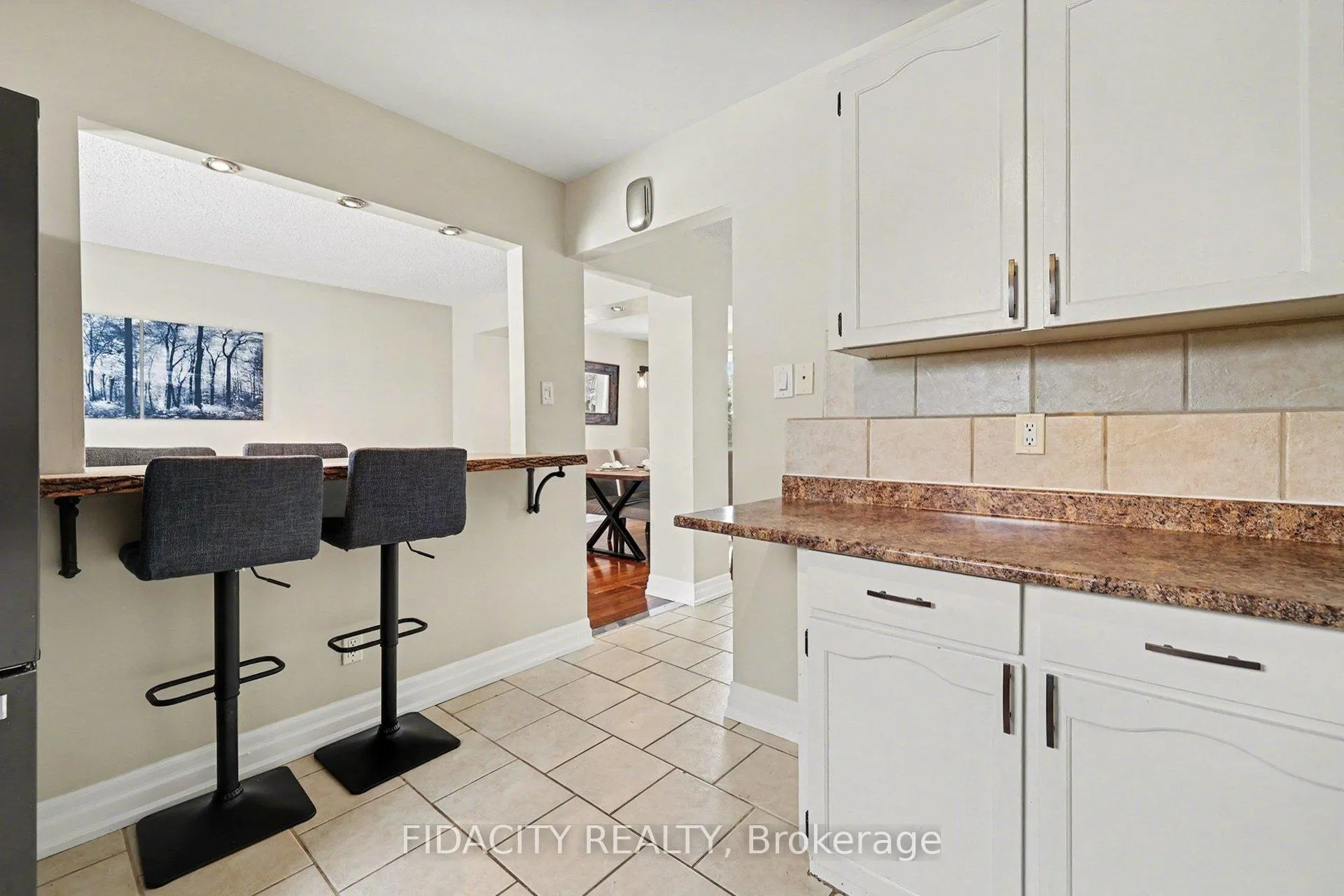 Photo 12 of 28 Glamorgan Drive, Ottawa, Kanata - Glencairn/Hazeldean — HOMEH