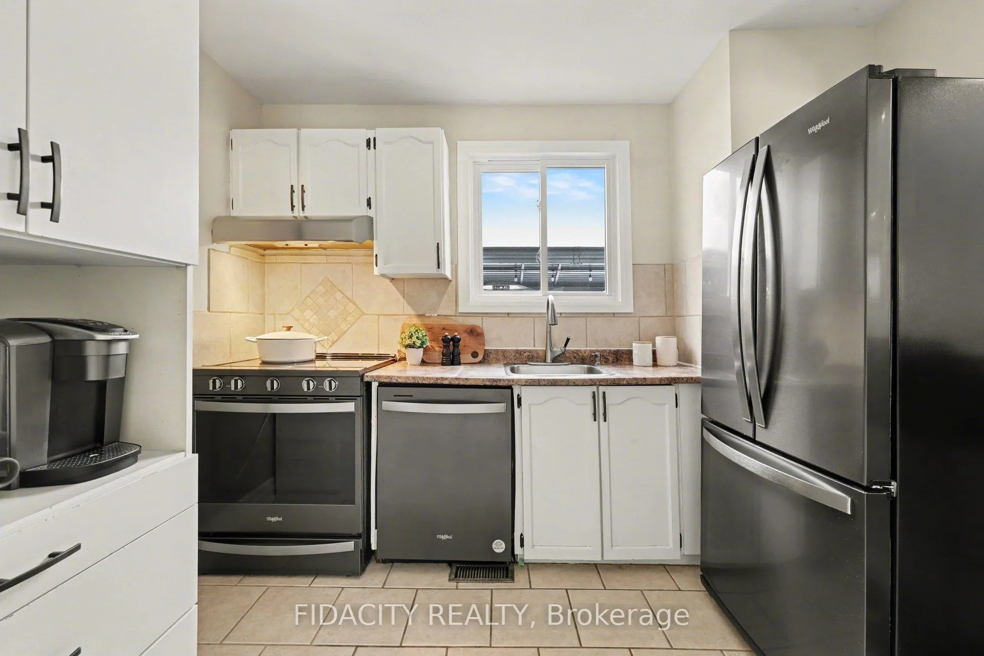 Photo 13 of 28 Glamorgan Drive, Ottawa, Kanata - Glencairn/Hazeldean — HOMEH