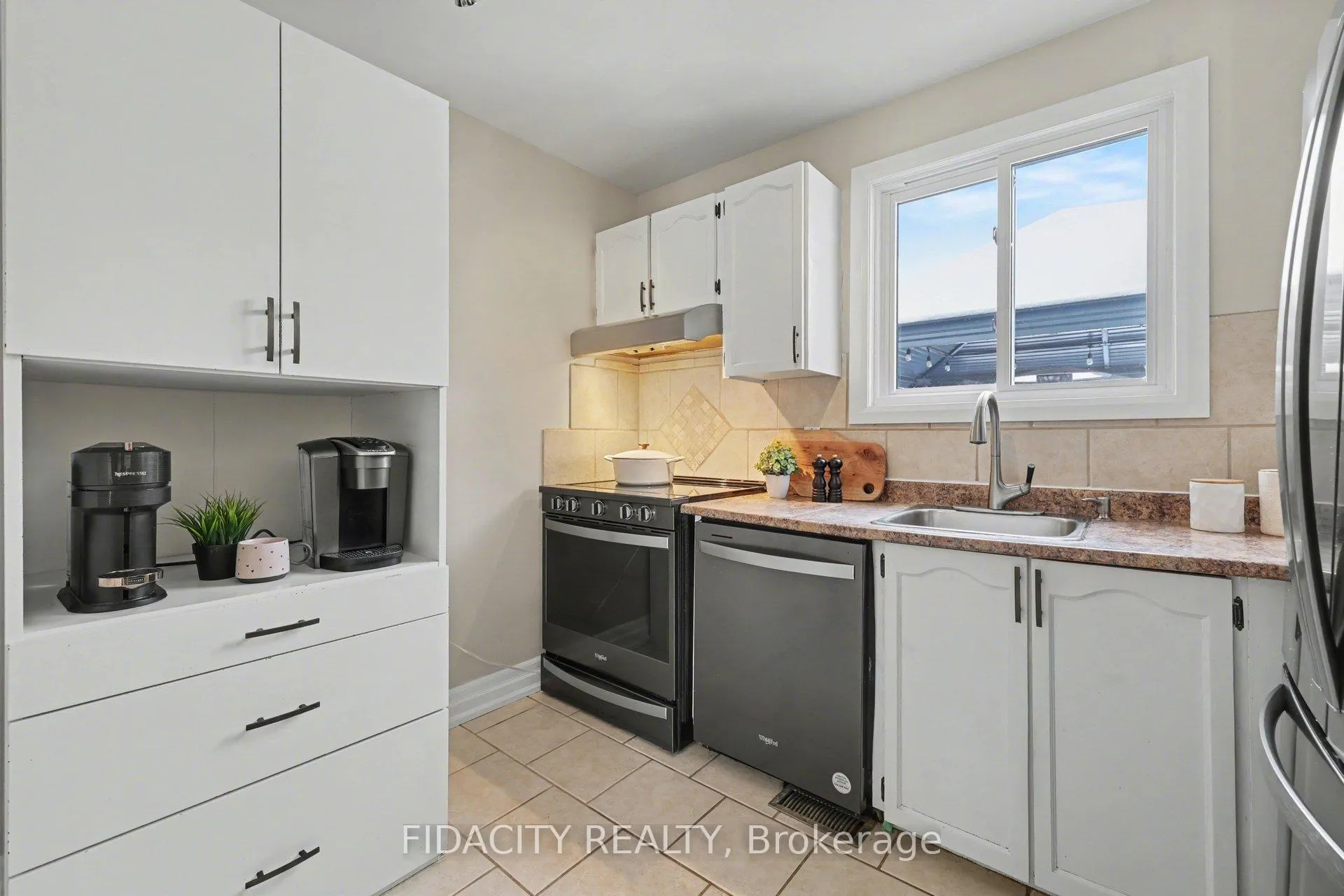 Photo 14 of 28 Glamorgan Drive, Ottawa, Kanata - Glencairn/Hazeldean — HOMEH