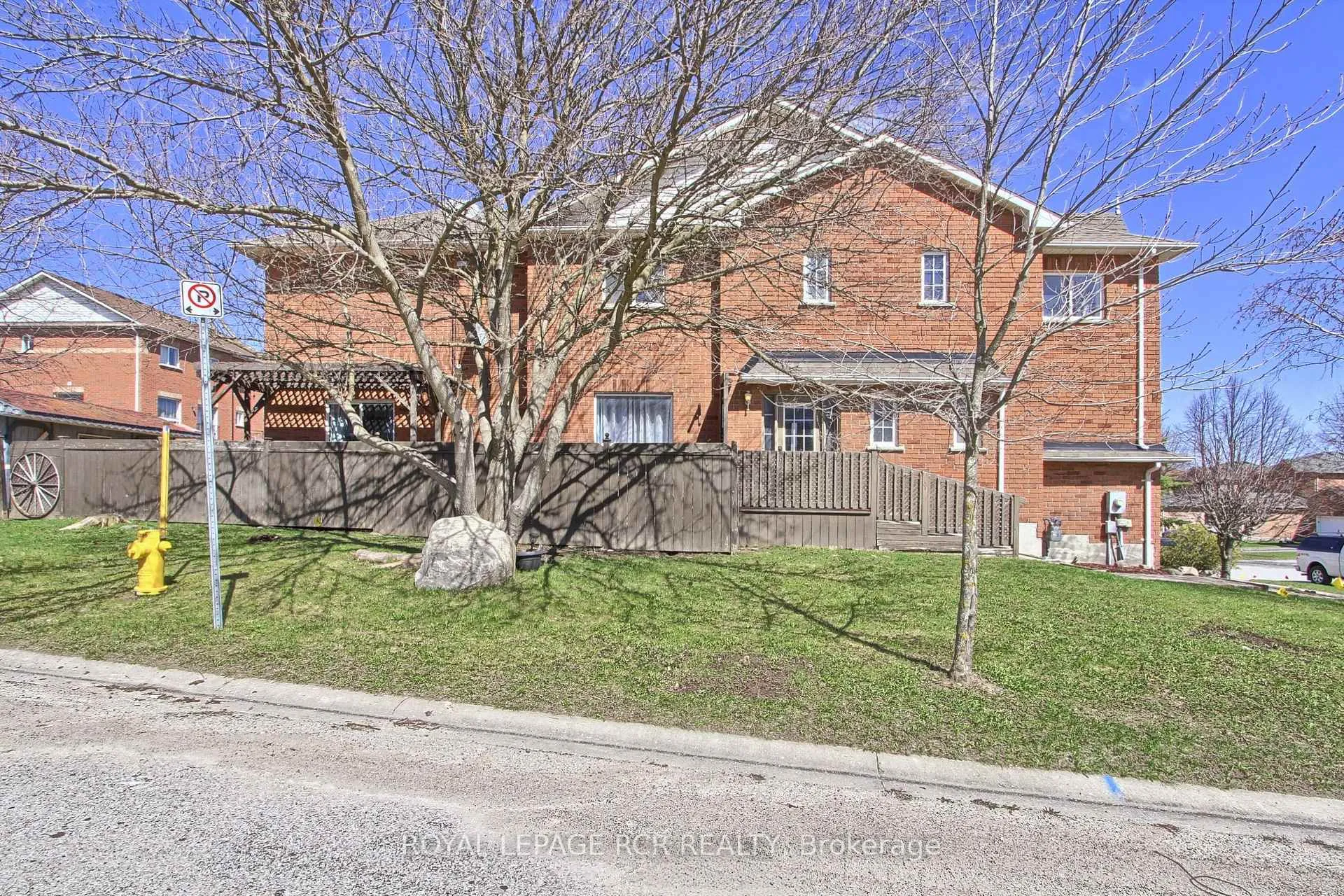 Photo 4 of 74 Drake Drive, Barrie, Painswick South — HOMEH