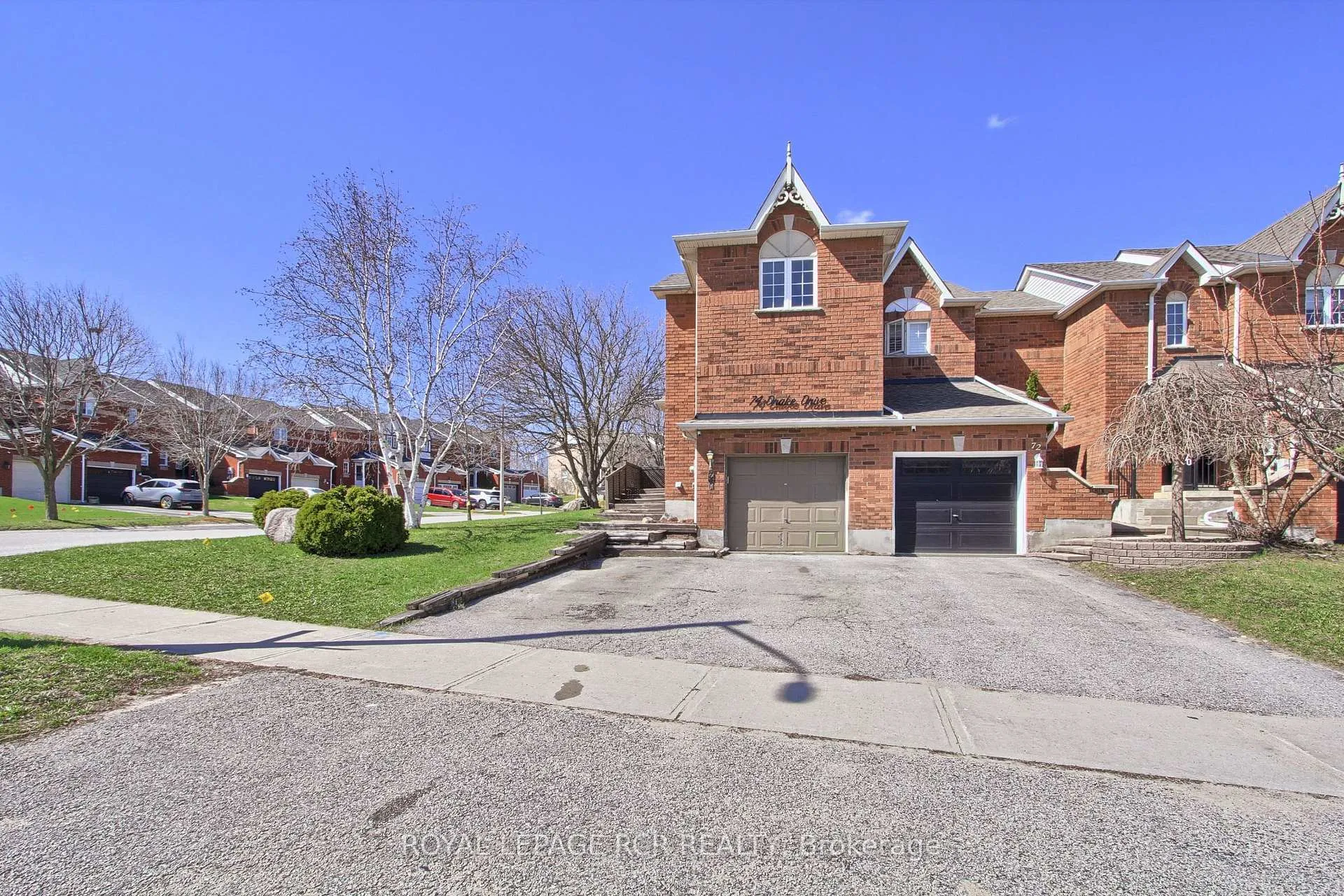Photo 6 of 74 Drake Drive, Barrie, Painswick South — HOMEH