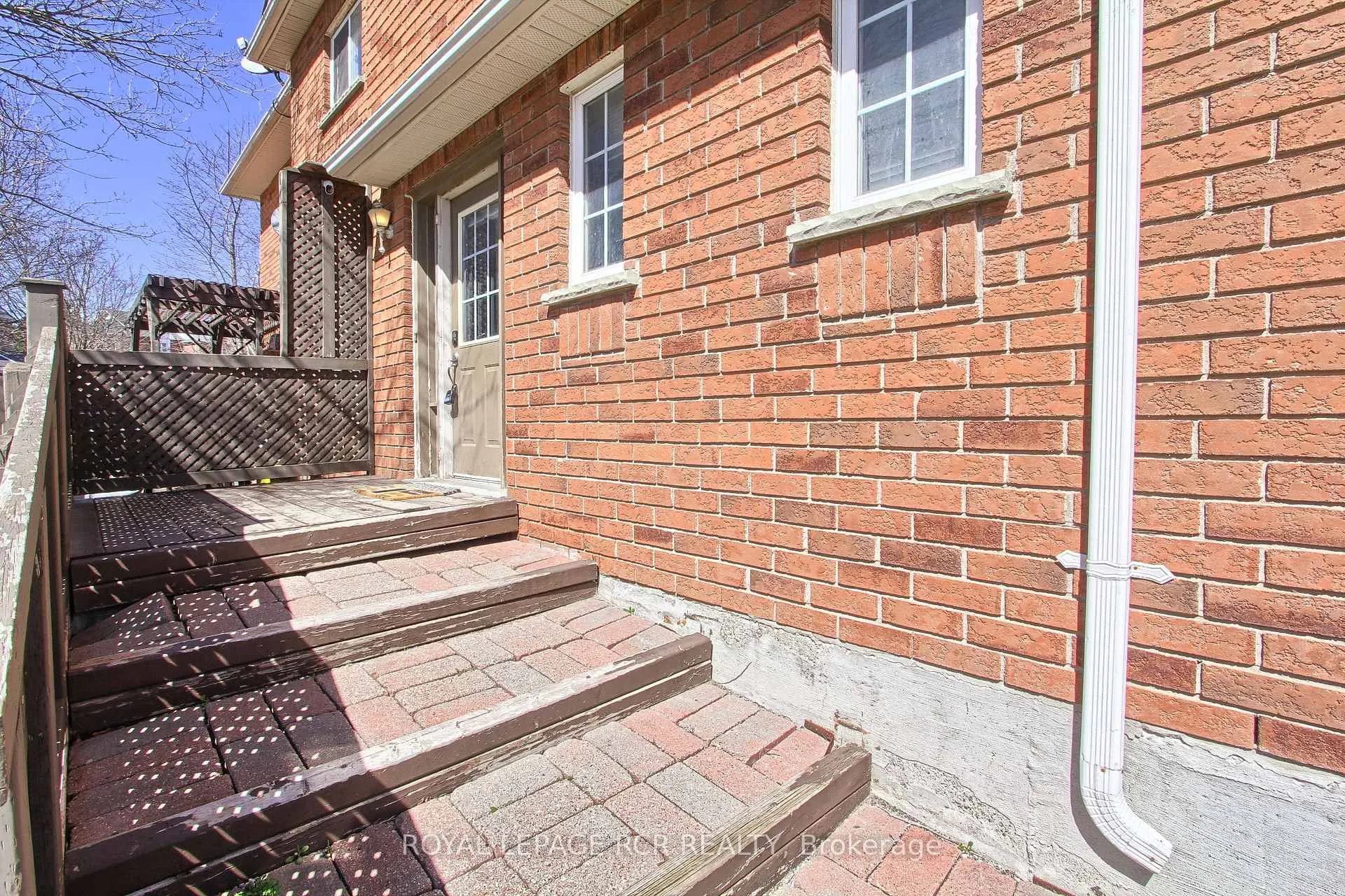 Photo 7 of 74 Drake Drive, Barrie, Painswick South — HOMEH