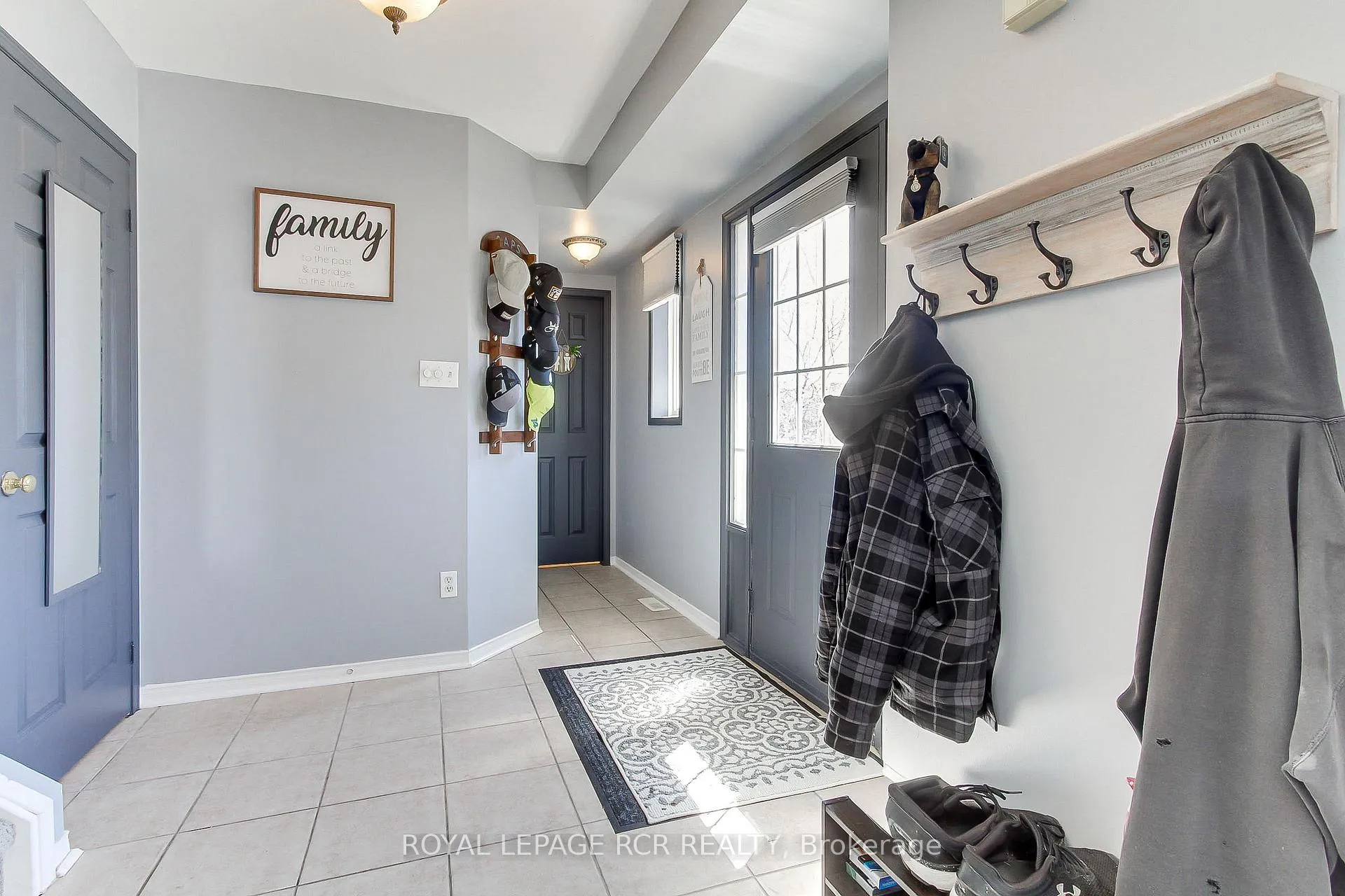 Photo 8 of 74 Drake Drive, Barrie, Painswick South — HOMEH