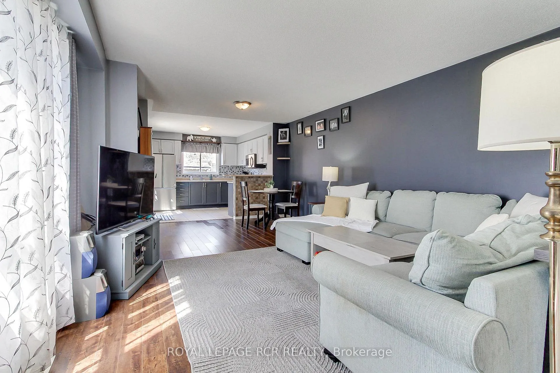 Photo 11 of 74 Drake Drive, Barrie, Painswick South — HOMEH