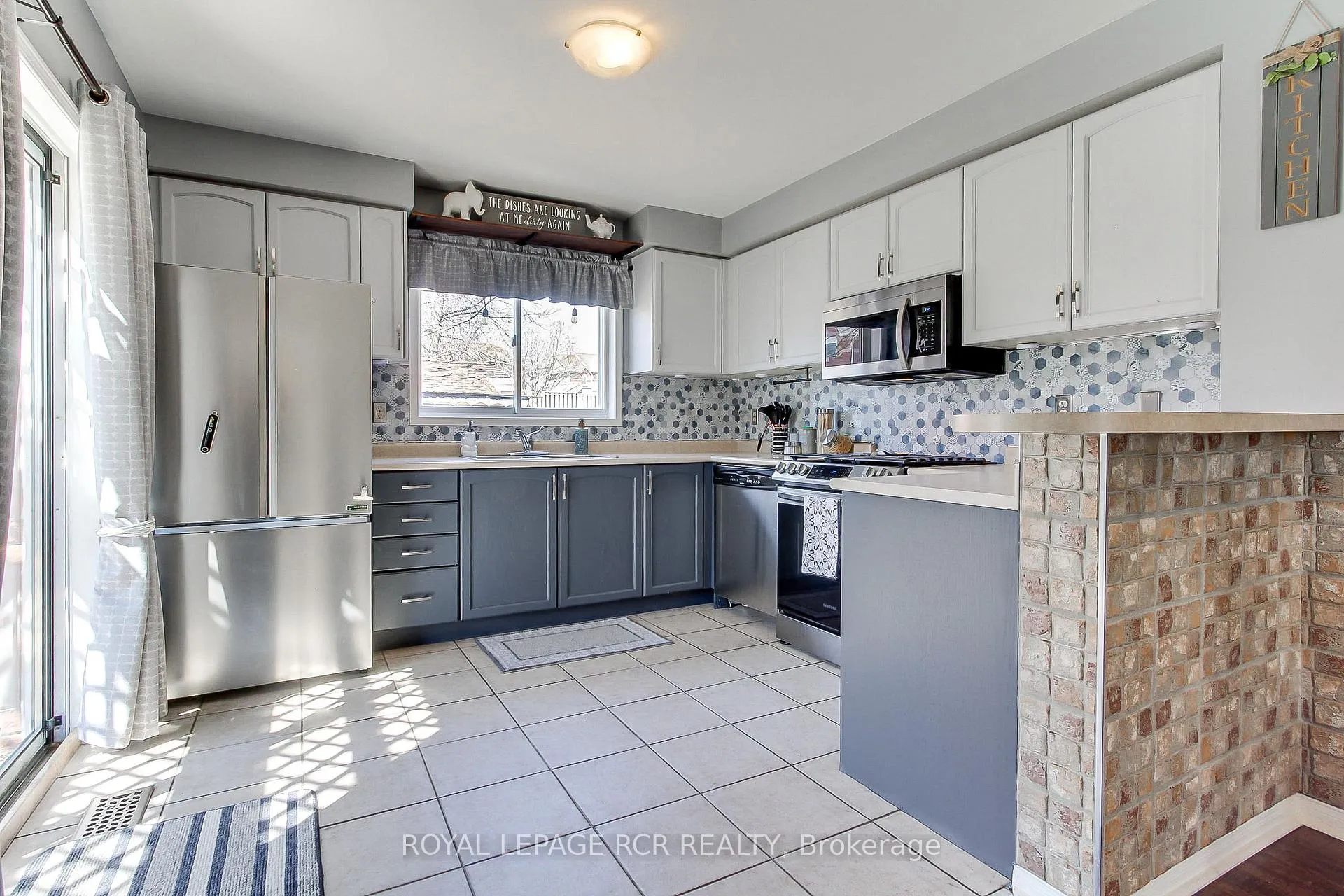 Photo 18 of 74 Drake Drive, Barrie, Painswick South — HOMEH