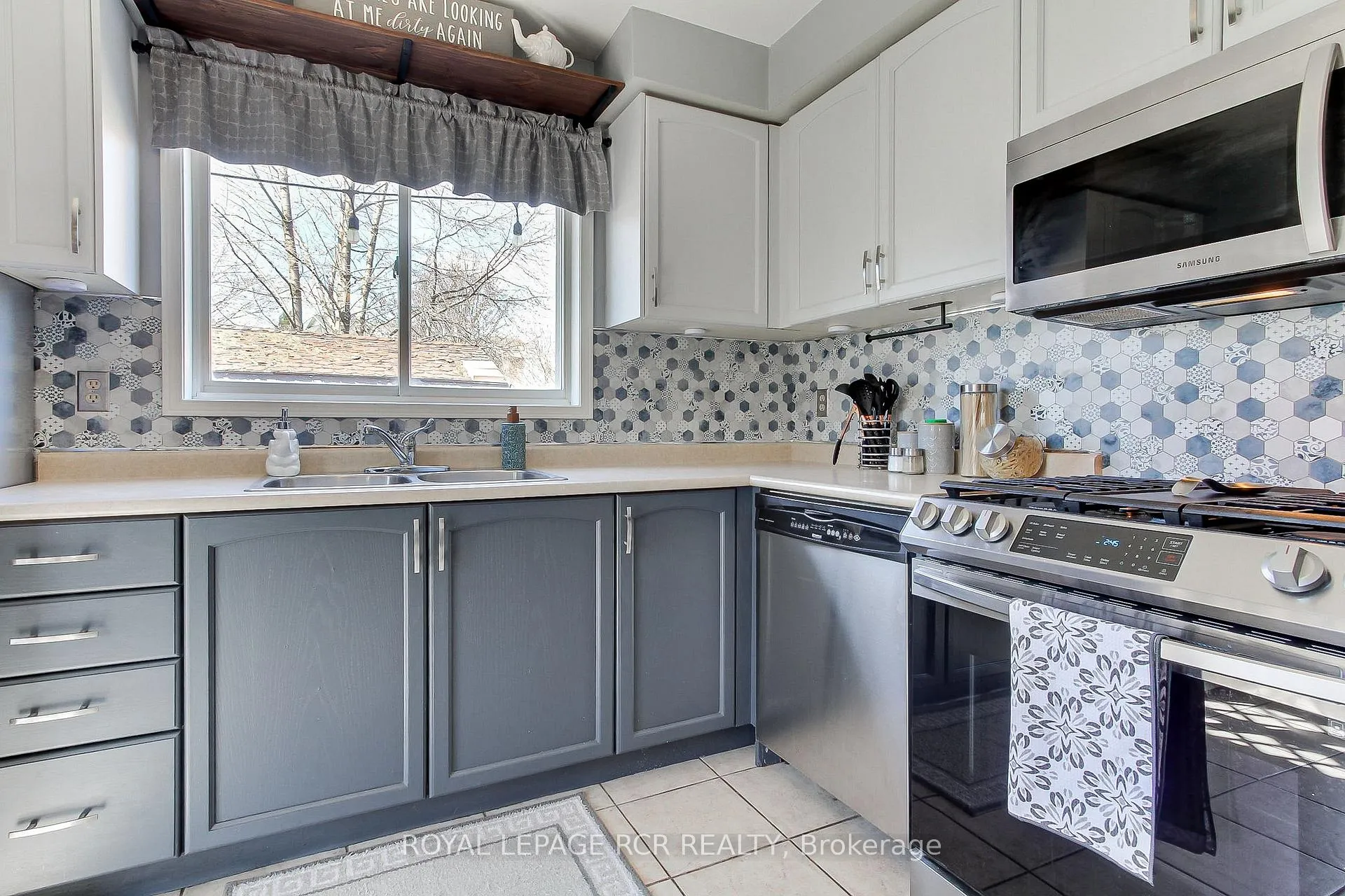 Photo 20 of 74 Drake Drive, Barrie, Painswick South — HOMEH