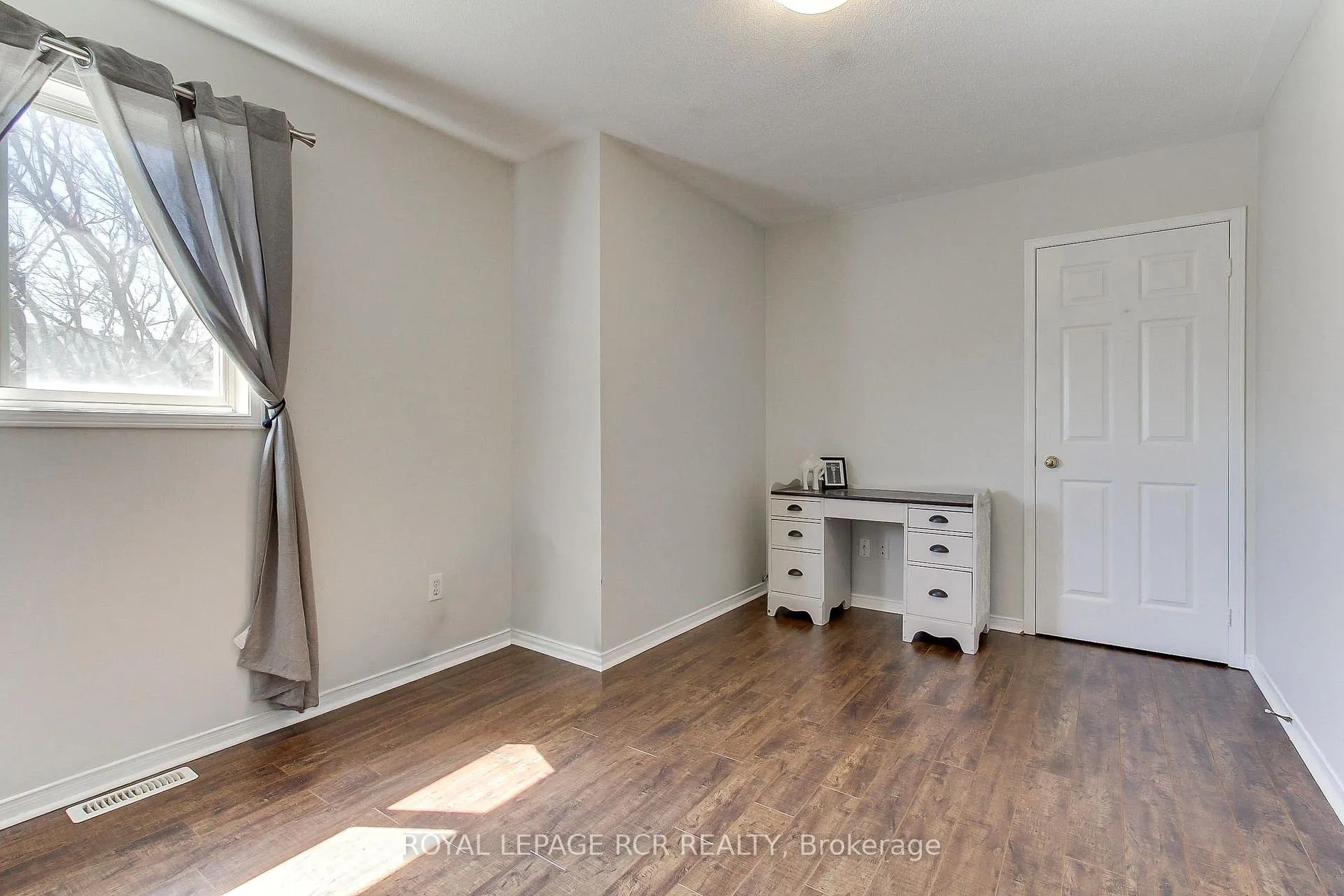Photo 30 of 74 Drake Drive, Barrie, Painswick South — HOMEH