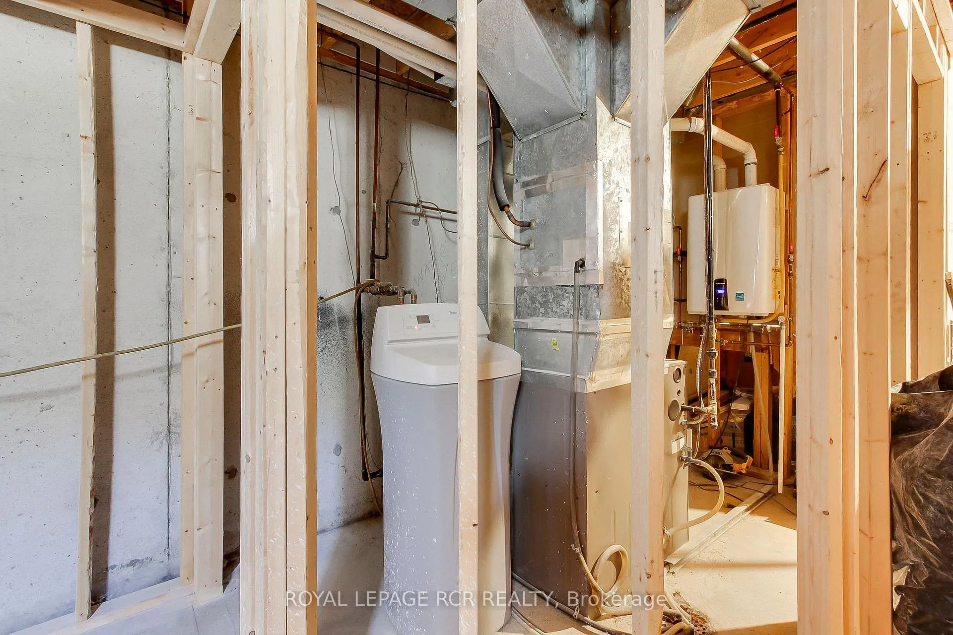 Photo 35 of 74 Drake Drive, Barrie, Painswick South — HOMEH