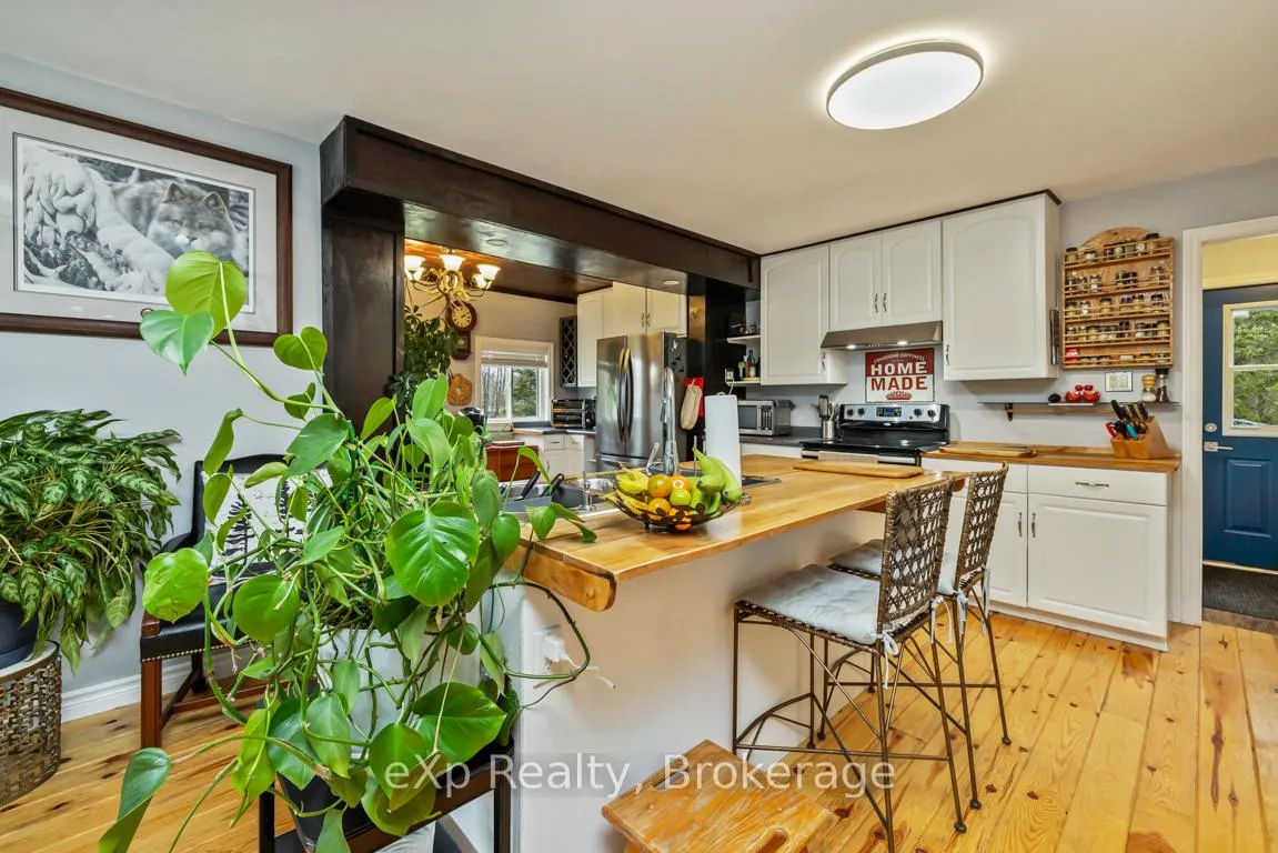 Photo 3 of 20 Sunnyshore Park Drive, McKellar — HOMEH