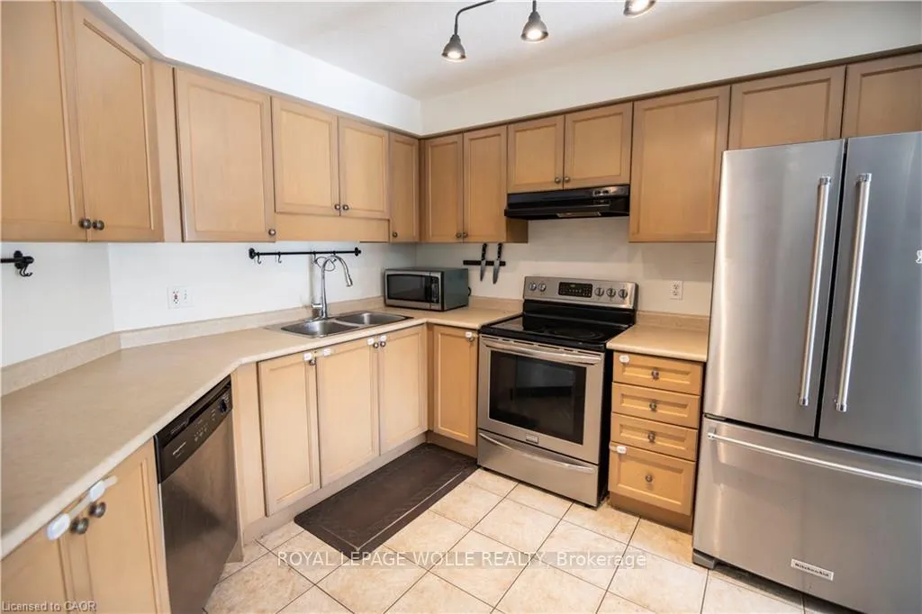 Photo 10 of 147 Dubrick Crescent, Kitchener — HOMEH