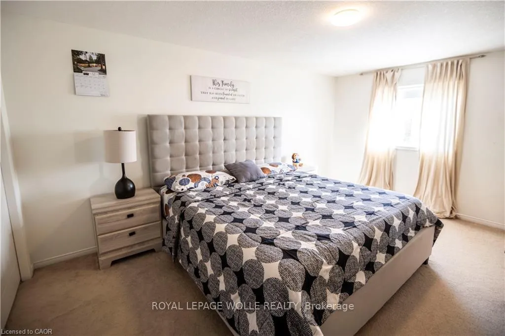 Photo 16 of 147 Dubrick Crescent, Kitchener — HOMEH
