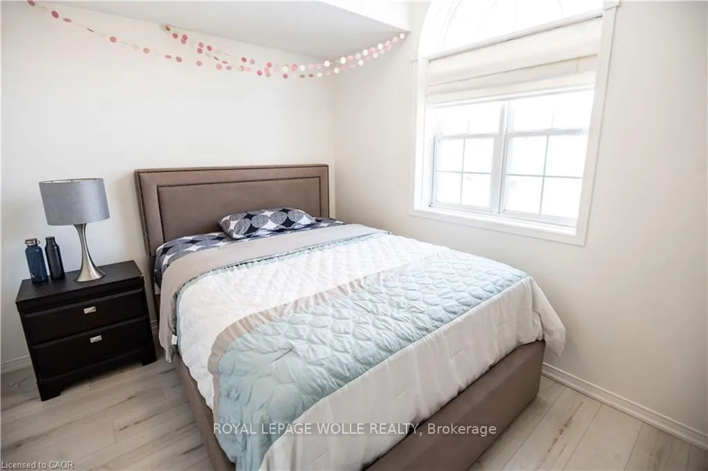 Photo 19 of 147 Dubrick Crescent, Kitchener — HOMEH