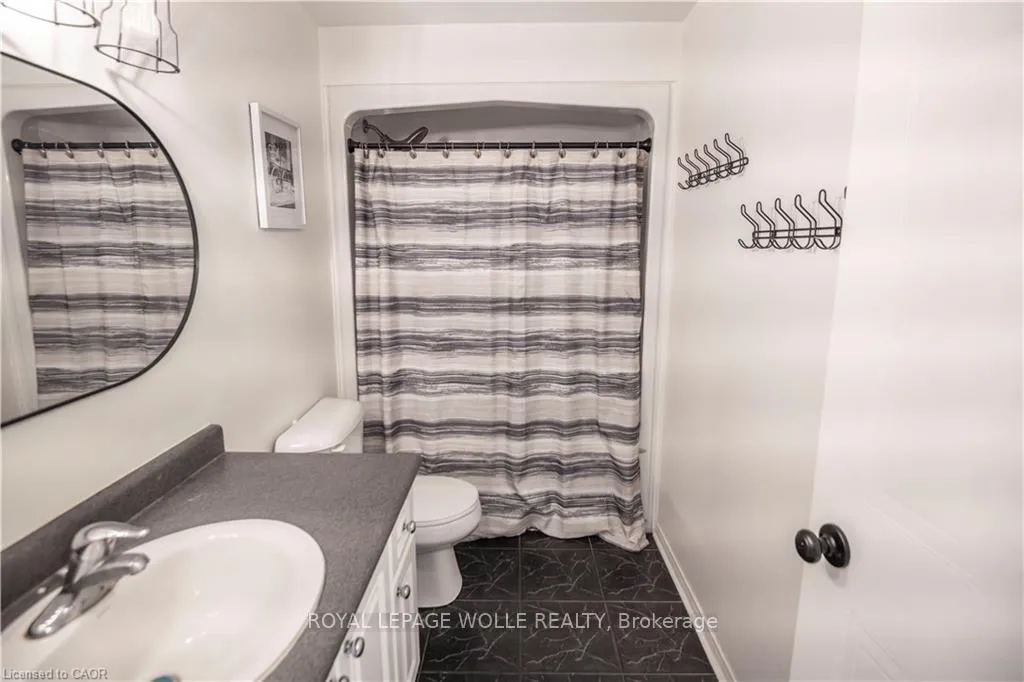 Photo 20 of 147 Dubrick Crescent, Kitchener — HOMEH