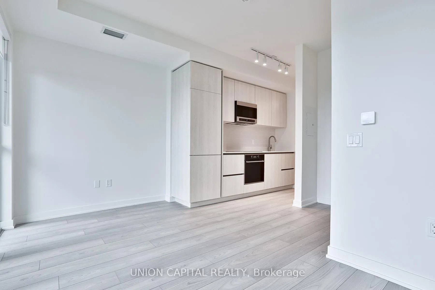 Photo 1 of Unit 712S, 110 Broadway Avenue, Toronto, Mount Pleasant West — HOMEH
