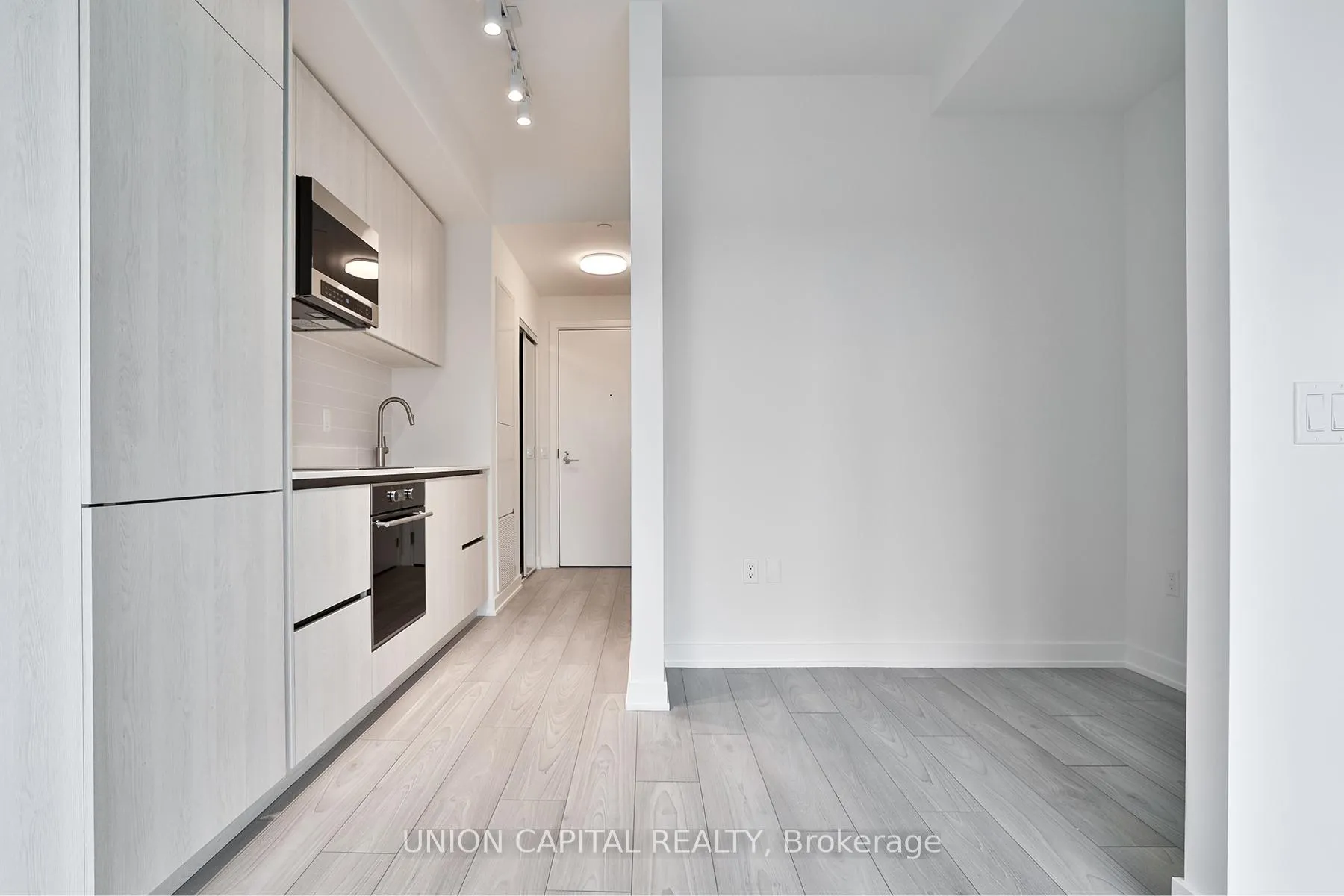 Photo 2 of Unit 712S, 110 Broadway Avenue, Toronto, Mount Pleasant West — HOMEH