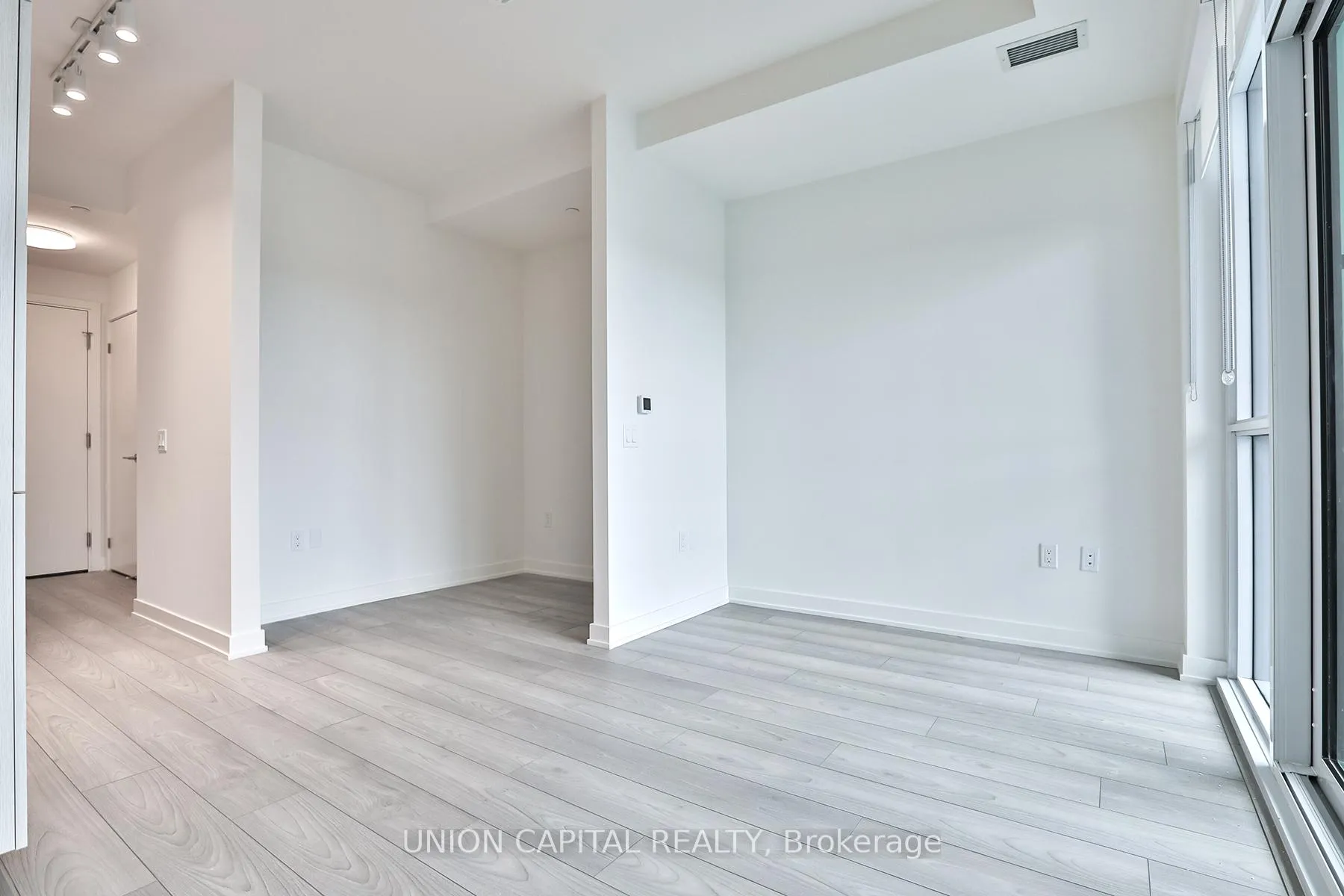 Photo 3 of Unit 712S, 110 Broadway Avenue, Toronto, Mount Pleasant West — HOMEH