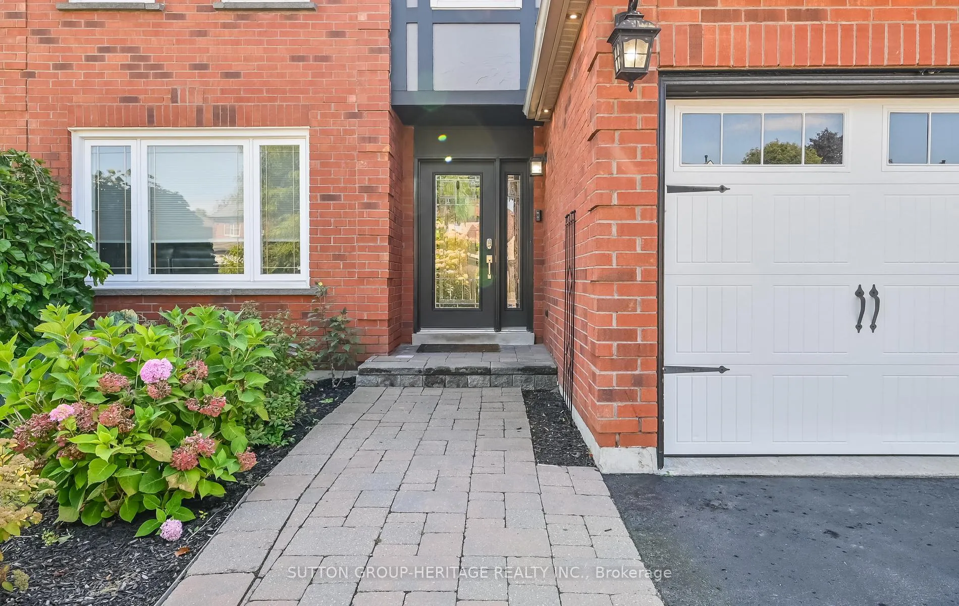 Photo 2 of 537 Charnwood Court, Pickering, Amberlea — HOMEH