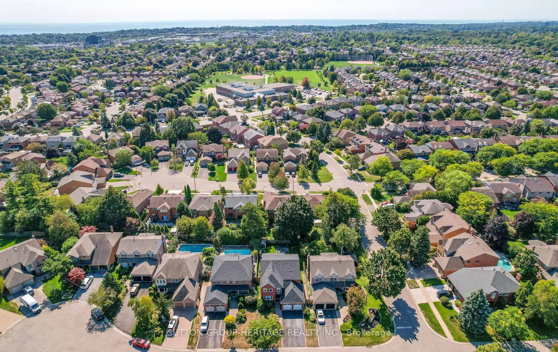 Photo 48 of 537 Charnwood Court, Pickering, Amberlea — HOMEH