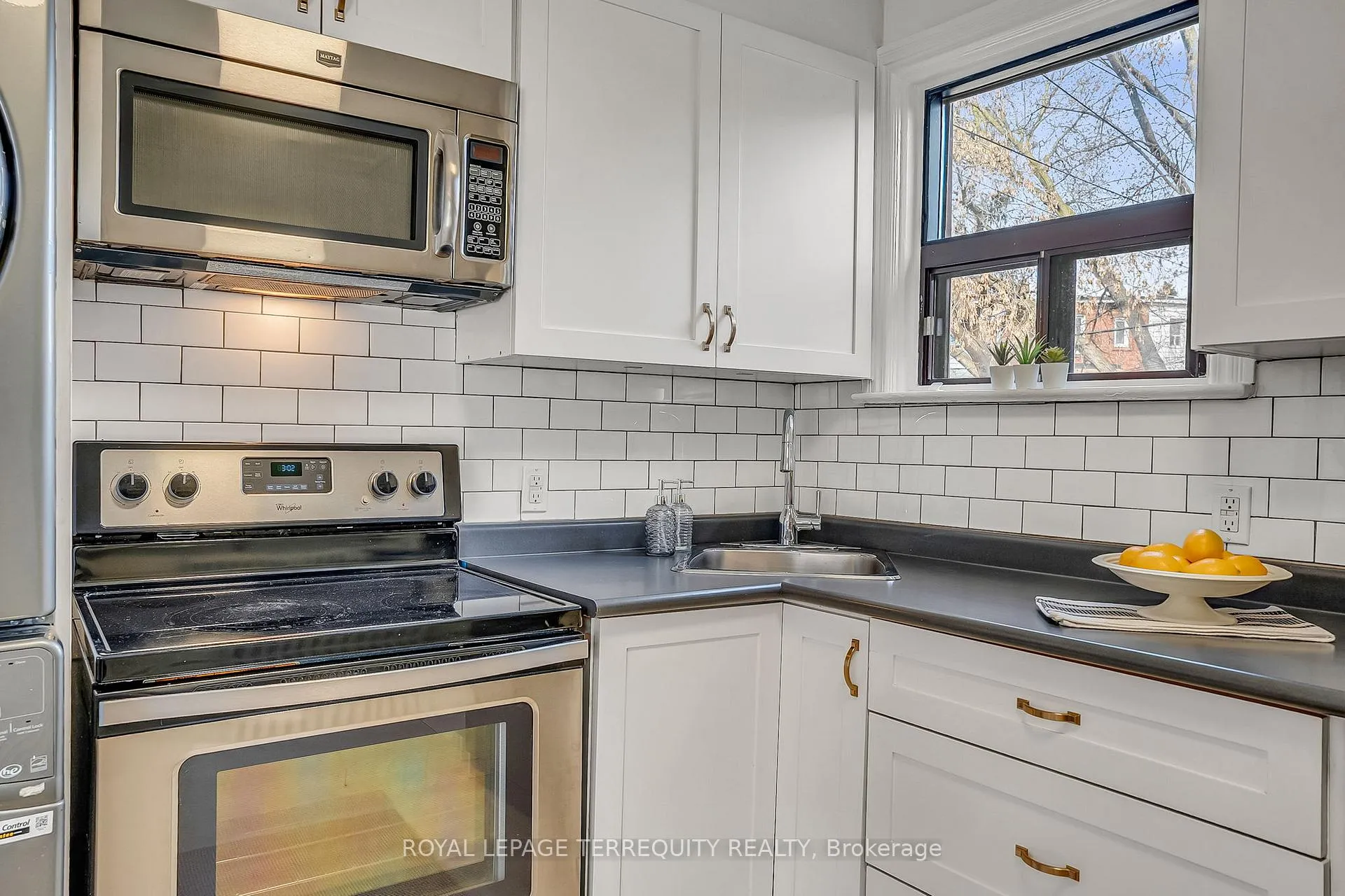 Photo 12 of 1746 Queen Street E, Toronto, The Beaches — HOMEH