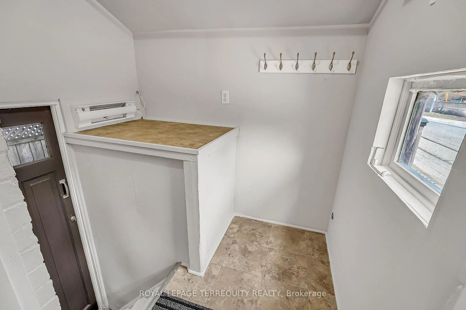 Photo 13 of 1746 Queen Street E, Toronto, The Beaches — HOMEH