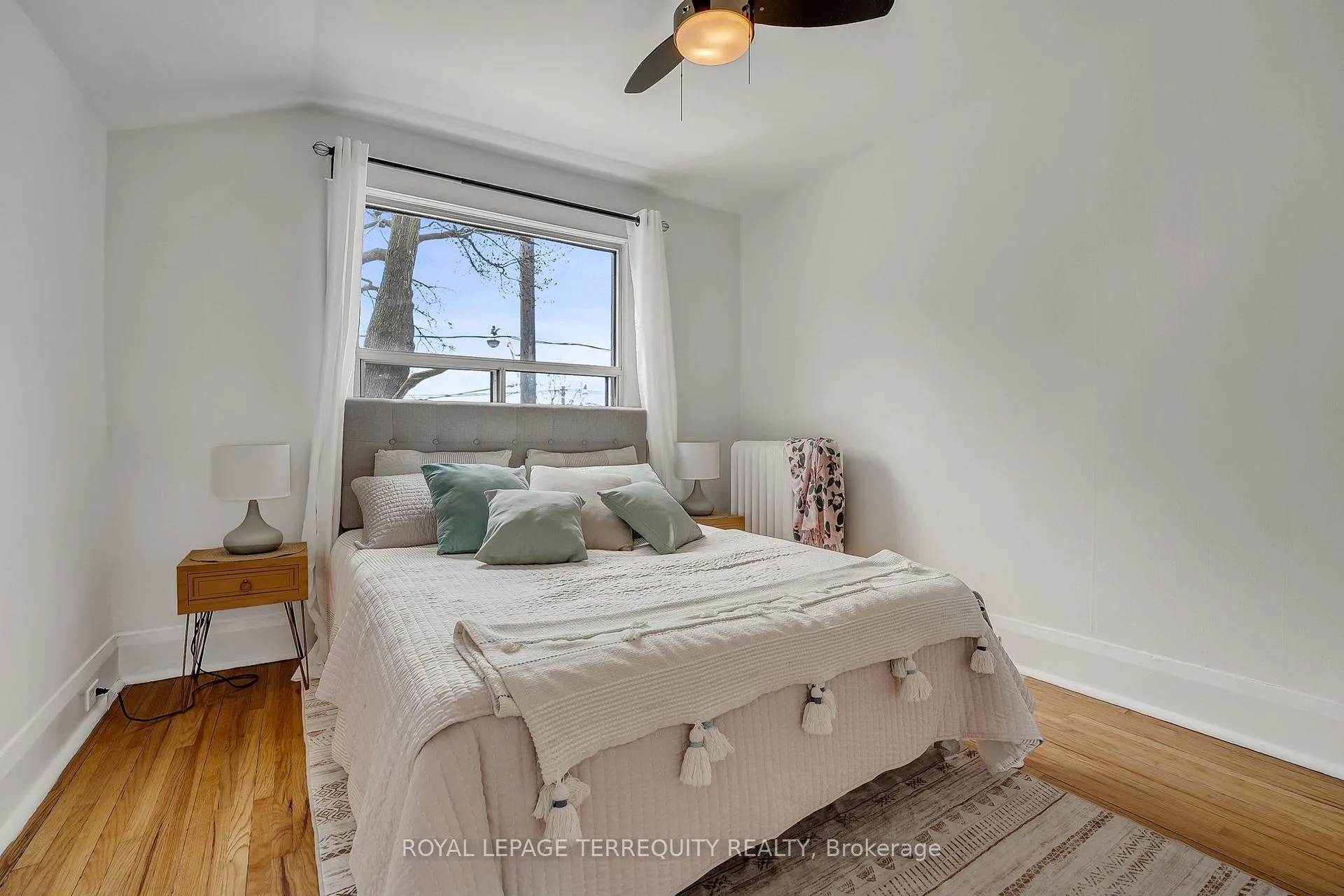 Photo 17 of 1746 Queen Street E, Toronto, The Beaches — HOMEH
